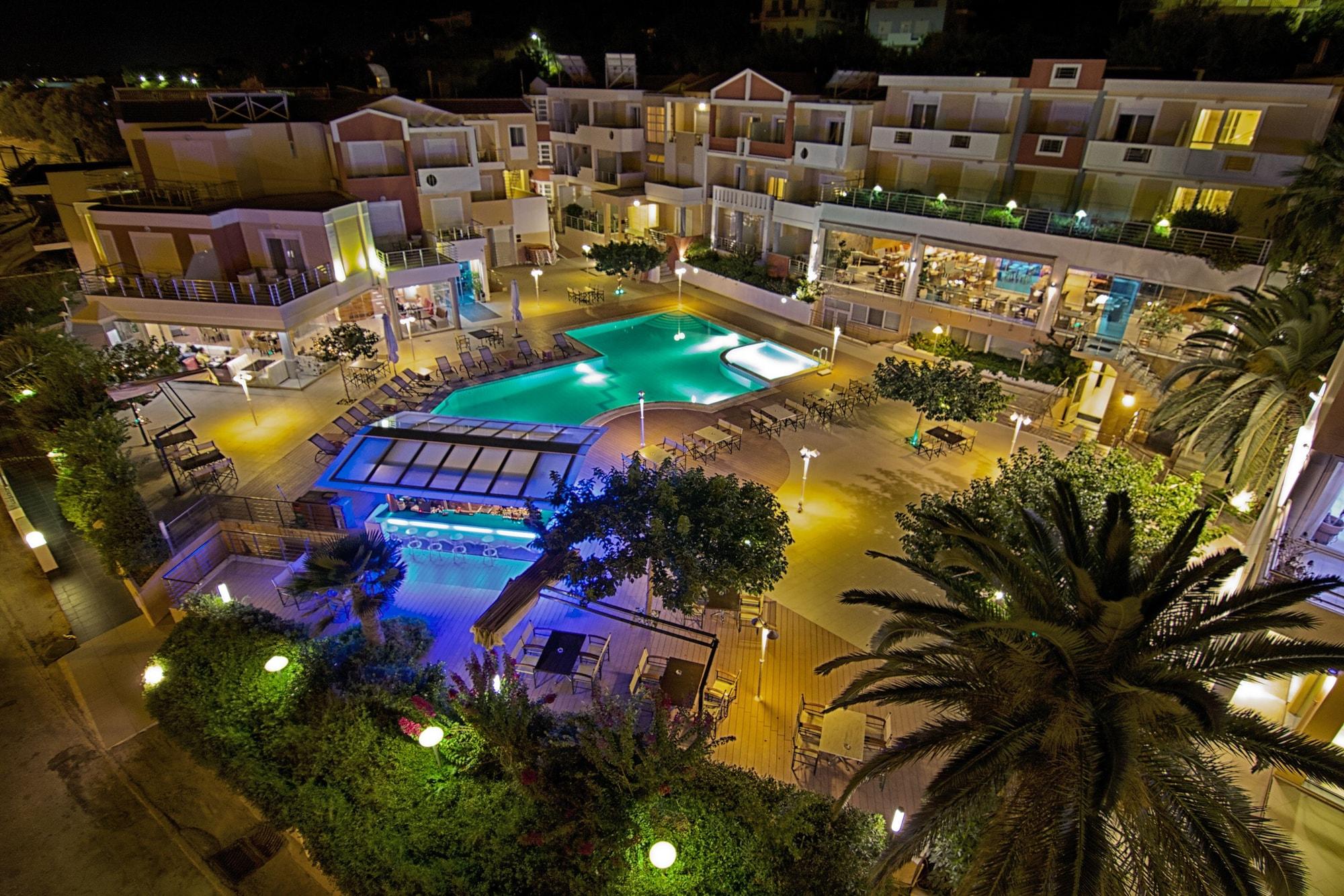 Vista Piscina Heliotrope Hotels