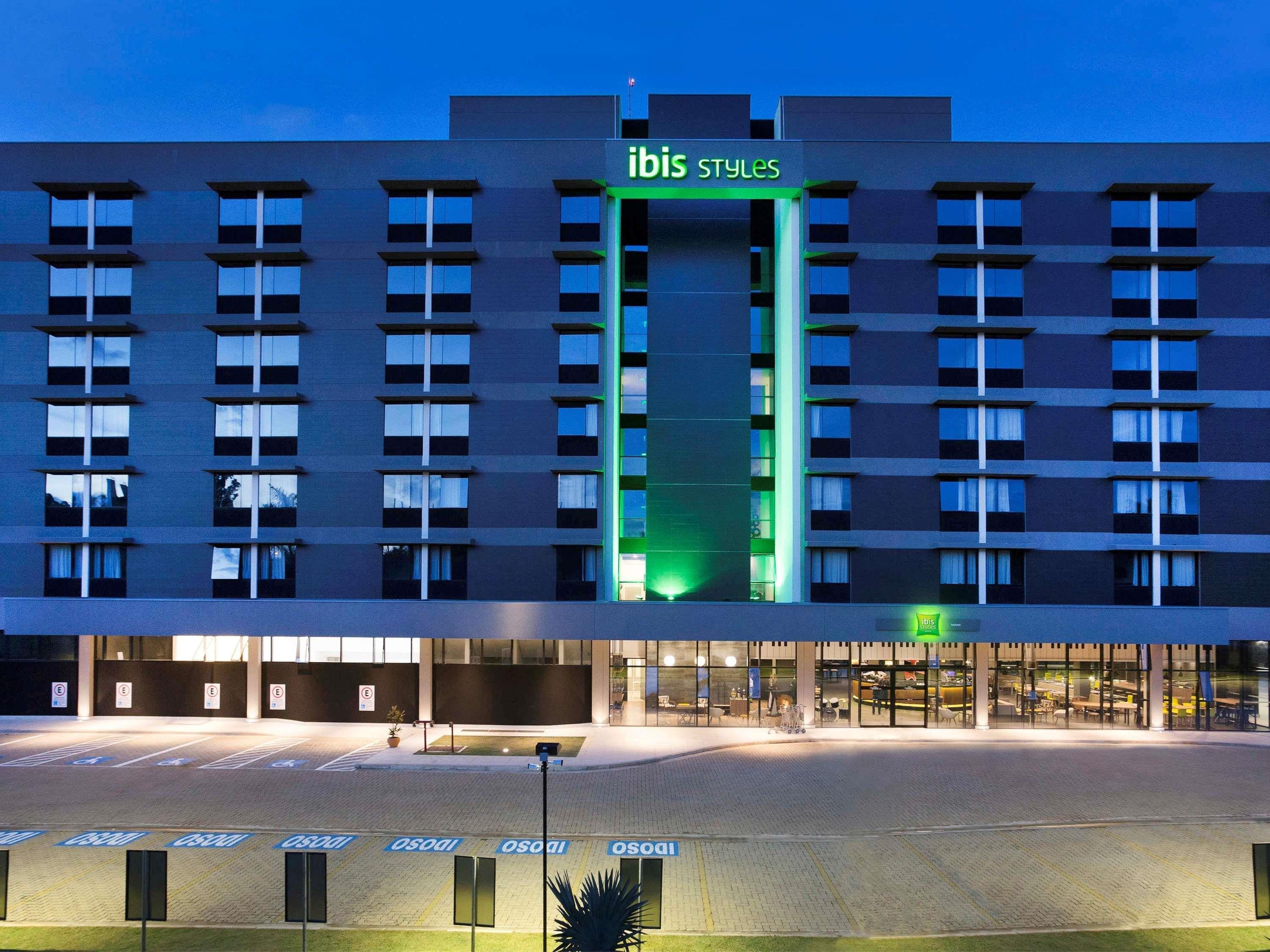 Vista Exterior Ibis Styles Taubate