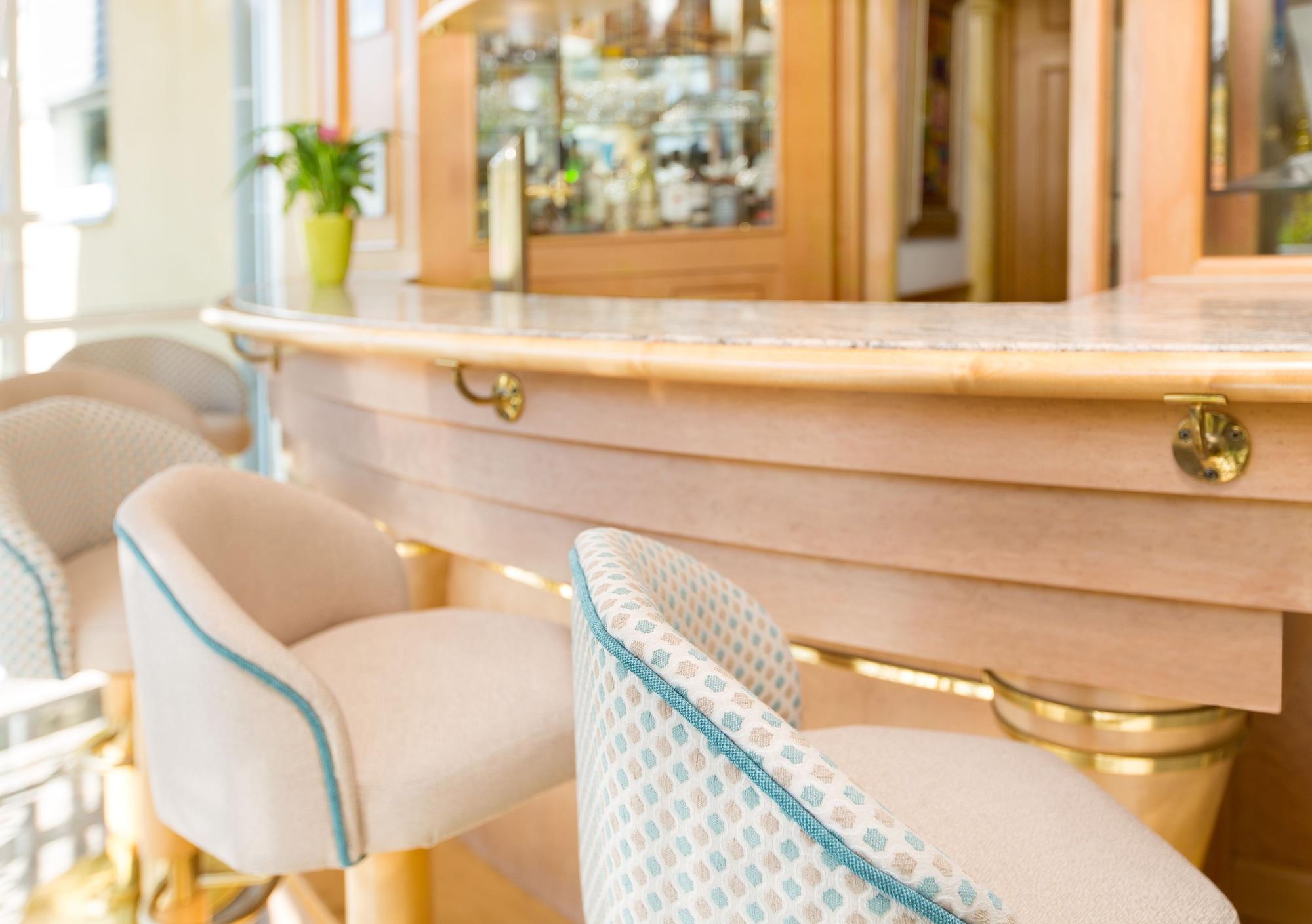 Bar/Salón Akzent Hotel Restaurant Altdorfer Hof