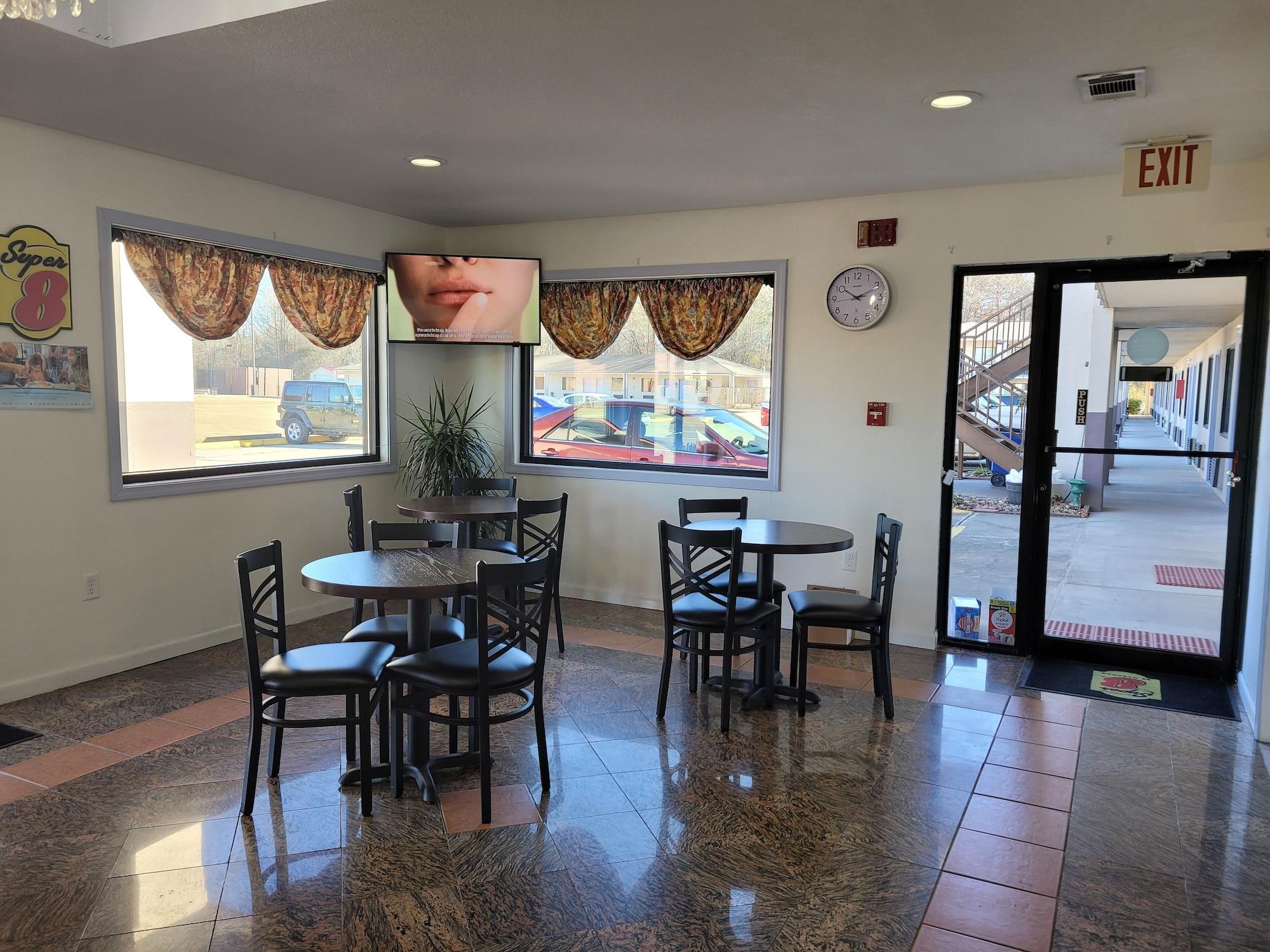 Restaurant Super 8 by Wyndham Arkadelphia Caddo Valley Area