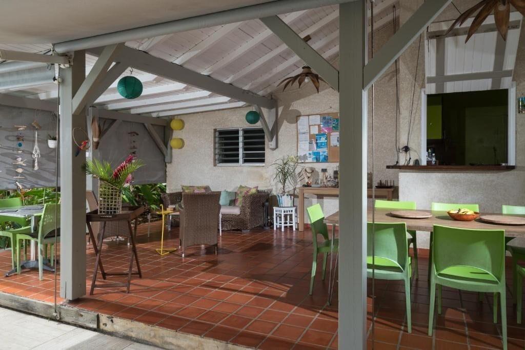 Restaurant Hôtel LES BANANIERS