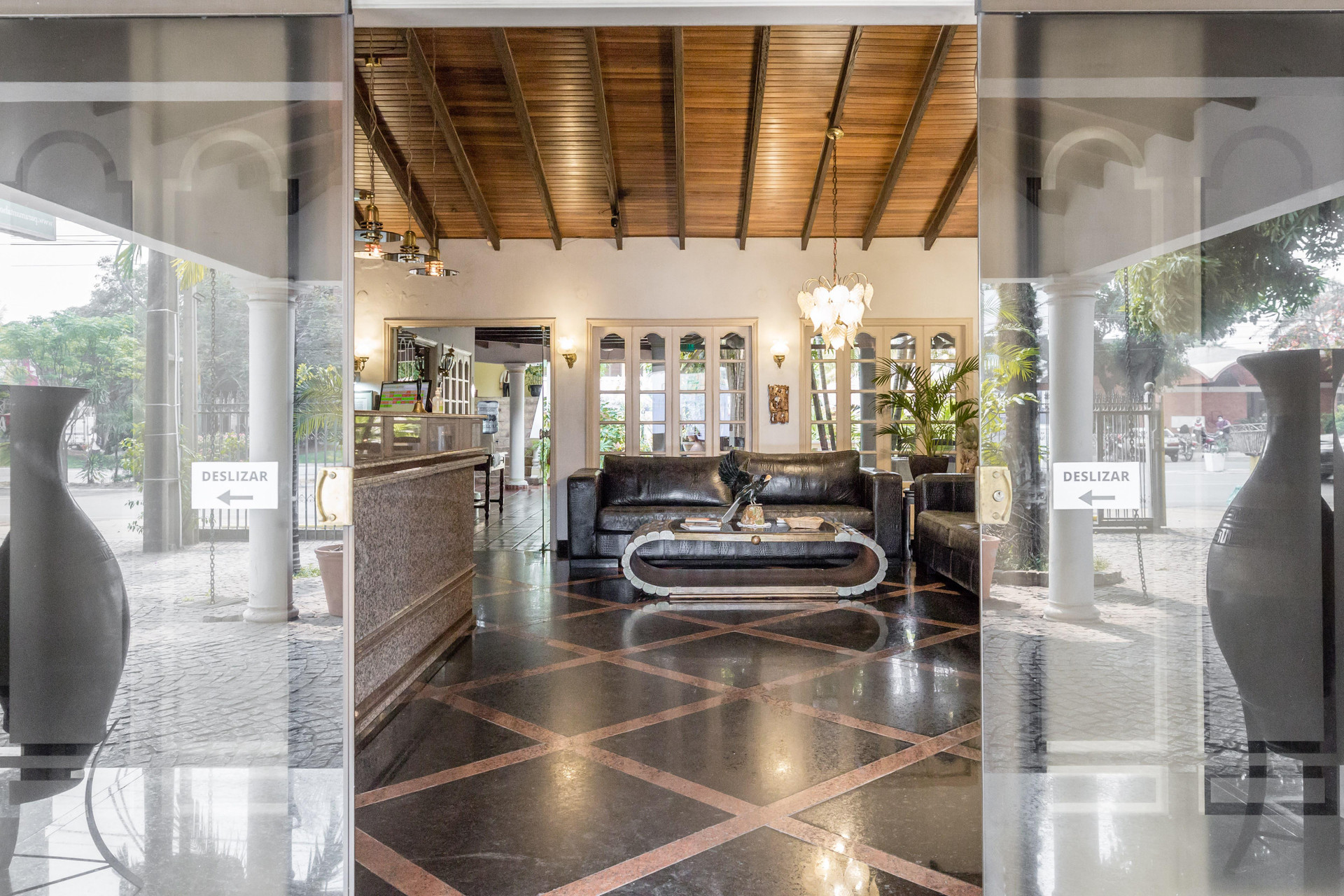 Vista Lobby Paramanta Lifestyle Hotel