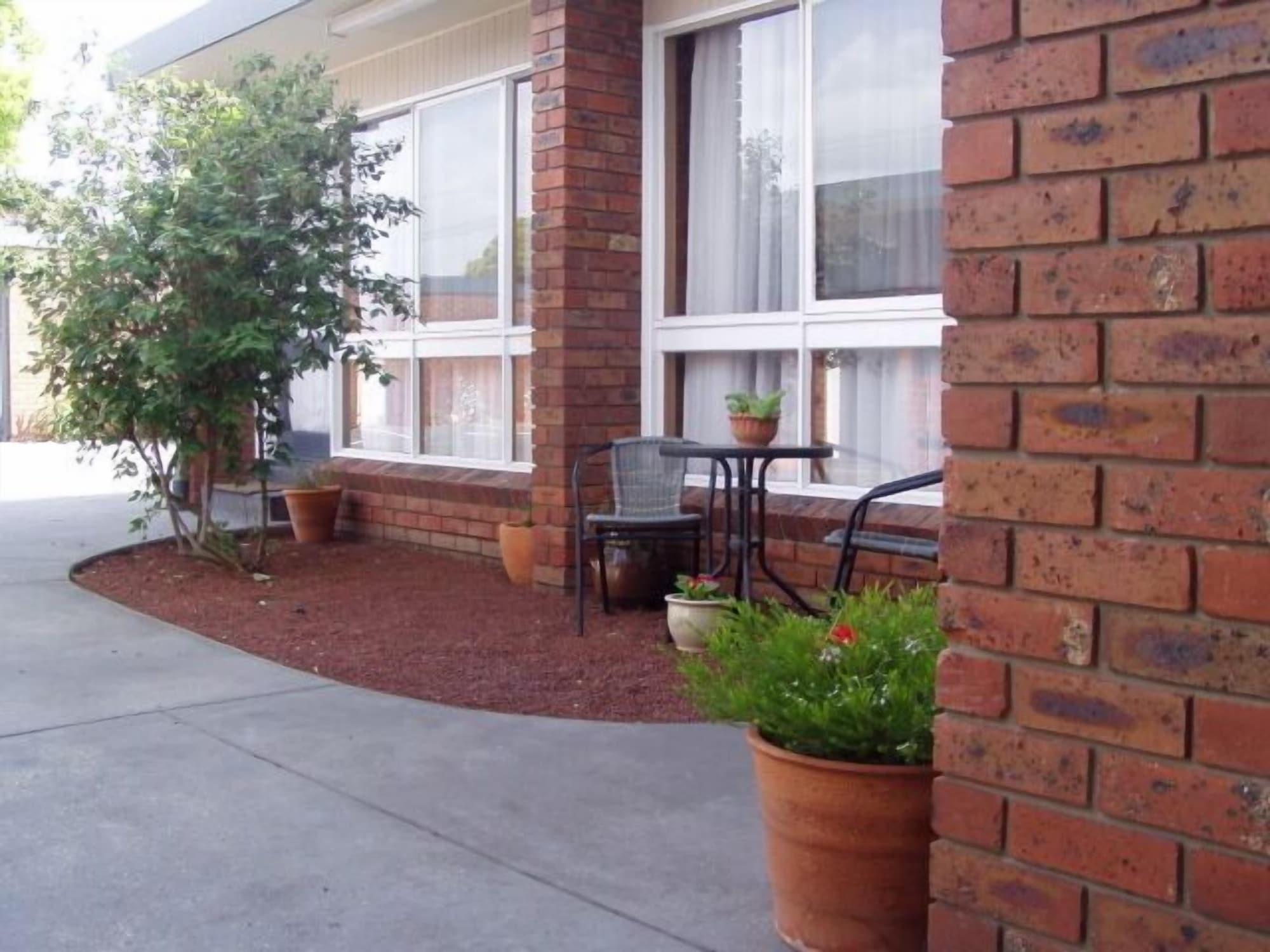 Vista Exterior Kardinia Park Motel