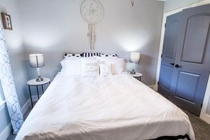 Alquiler Vacacional - Beautiful designed, King Bed. Fast WiFi mins from Central Dallas. Safe, Tranquil
