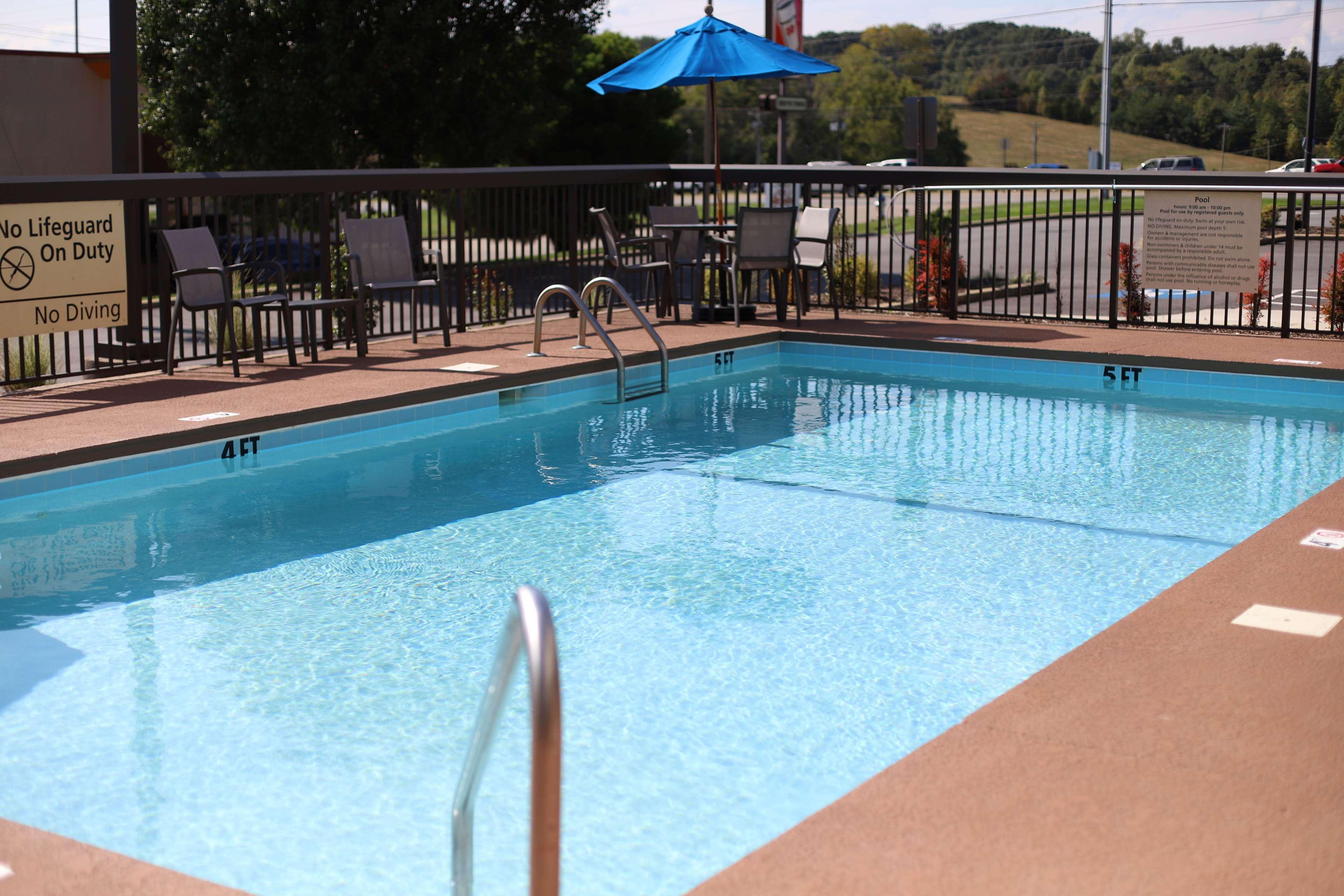 Vista Piscina Hampton Inn Greeneville