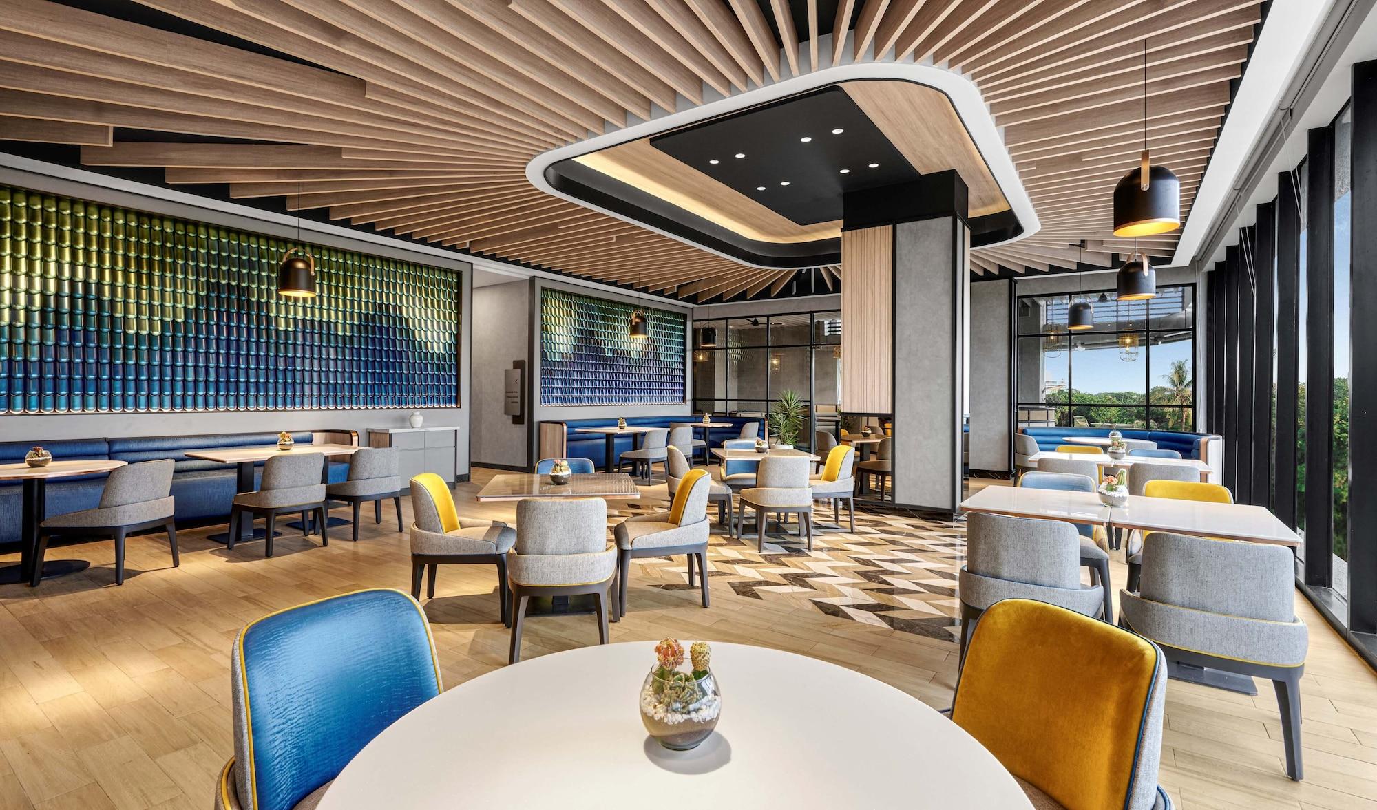 Restaurant Hyatt Place Makassar