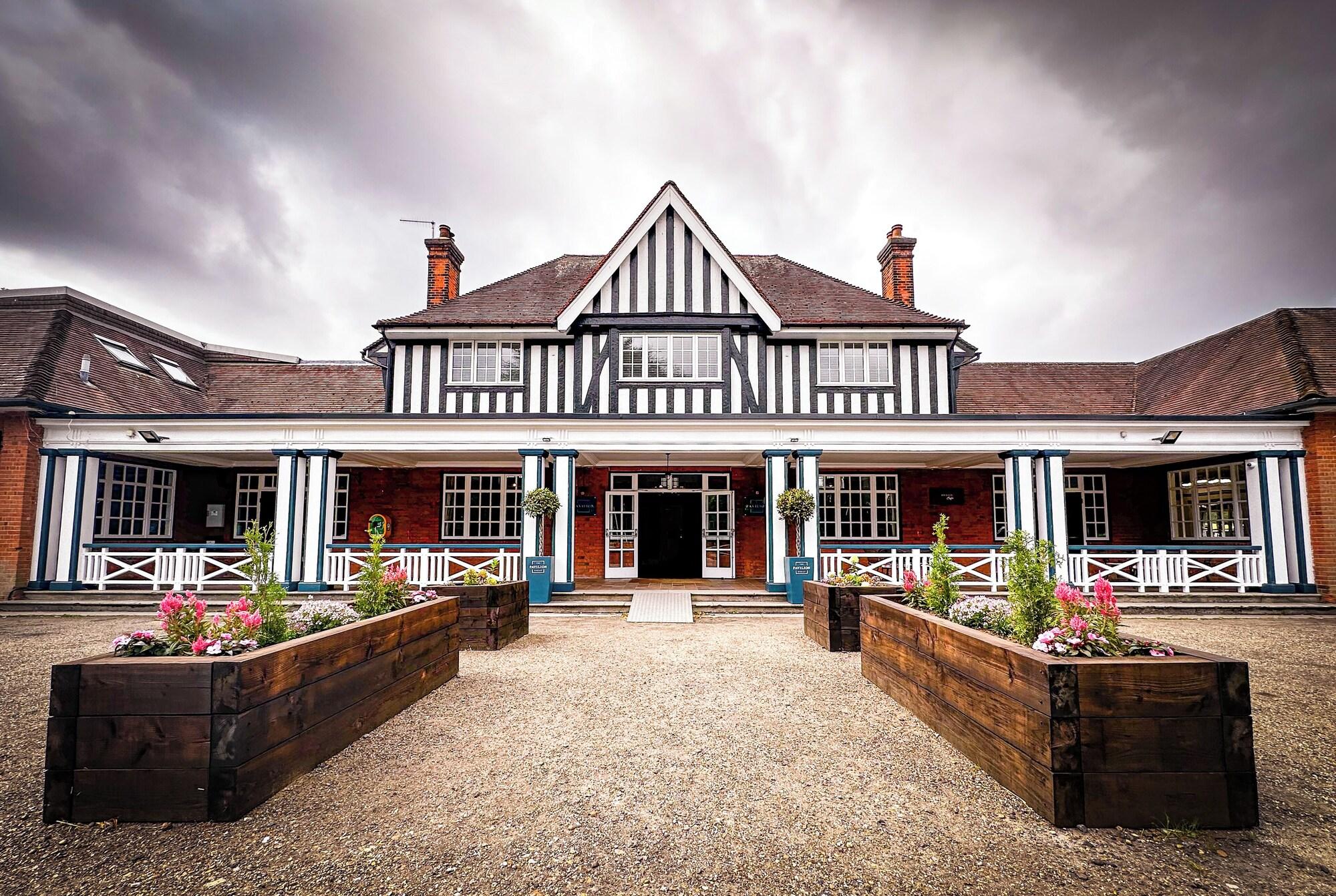Varios The Pavilion Bisley