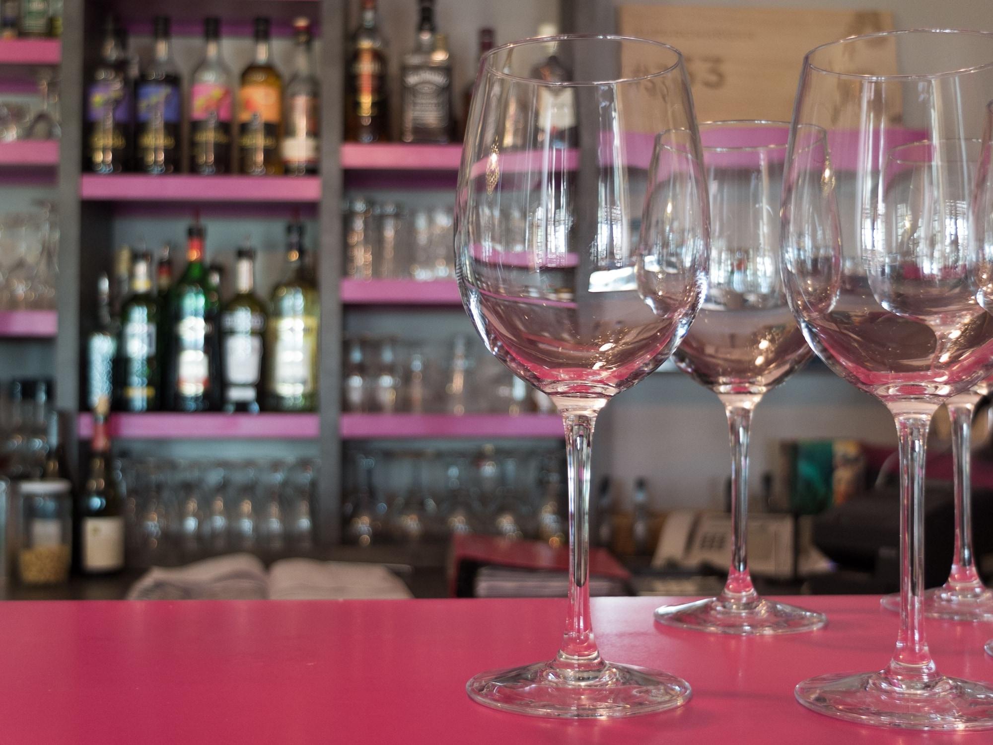 Bar/Salón Logis Hôtel Restaurant La Vieille Ferme