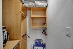 Alquiler Vacacional - Breeze Garden Mid-Century Modern Apartment