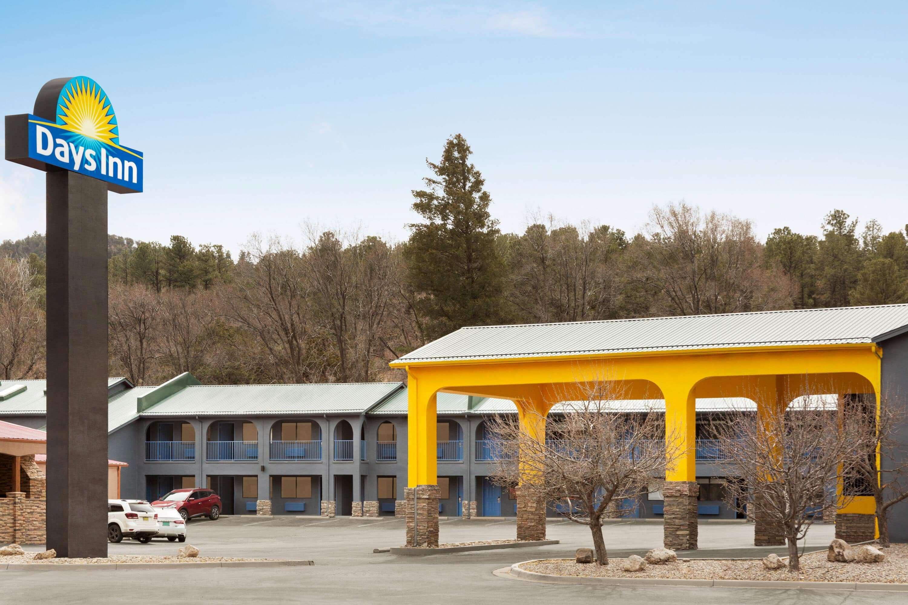 Vista Exterior Days Inn by Wyndham Ruidoso Downs