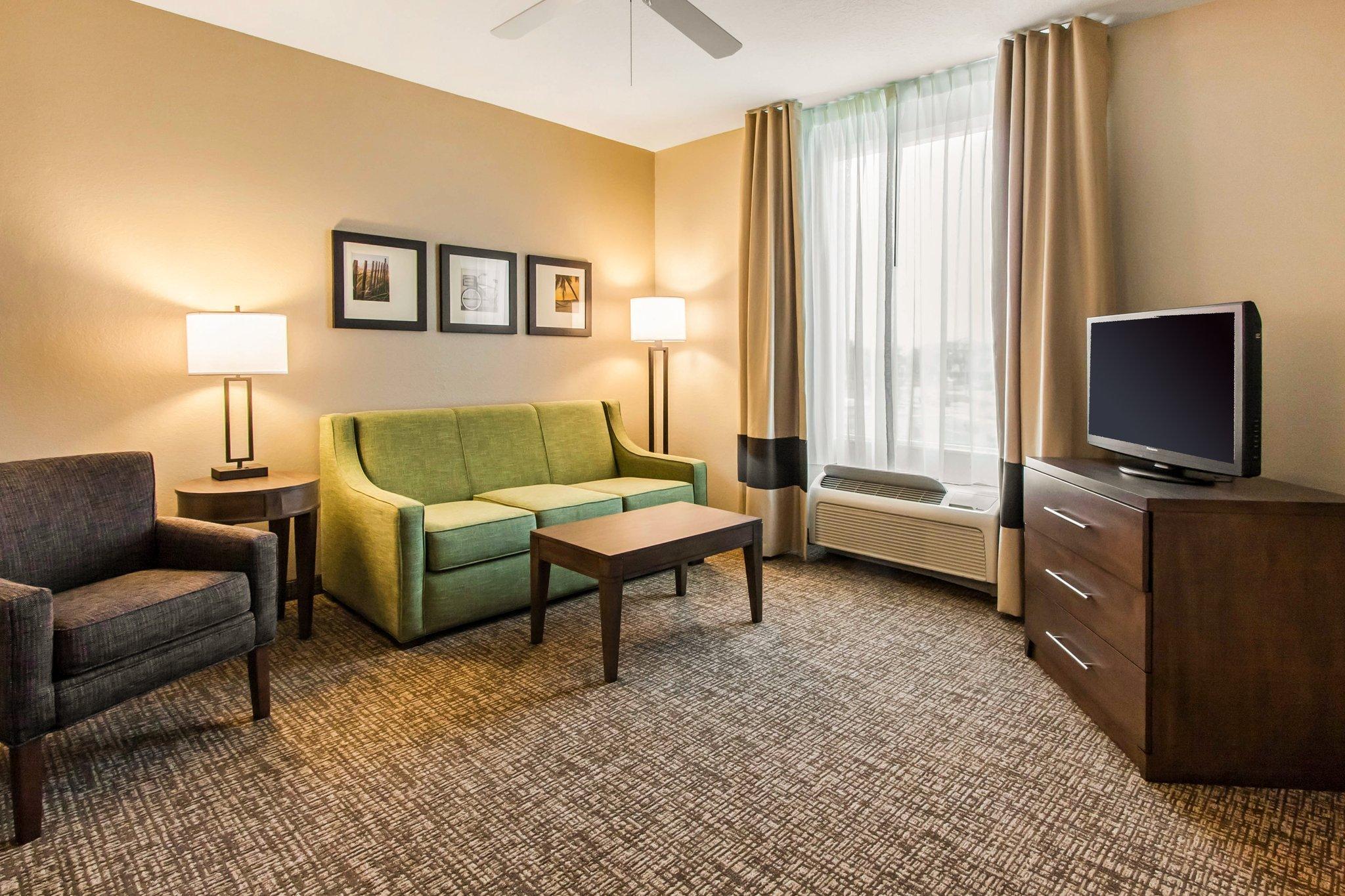 Hotel Comfort Suites Maingate East