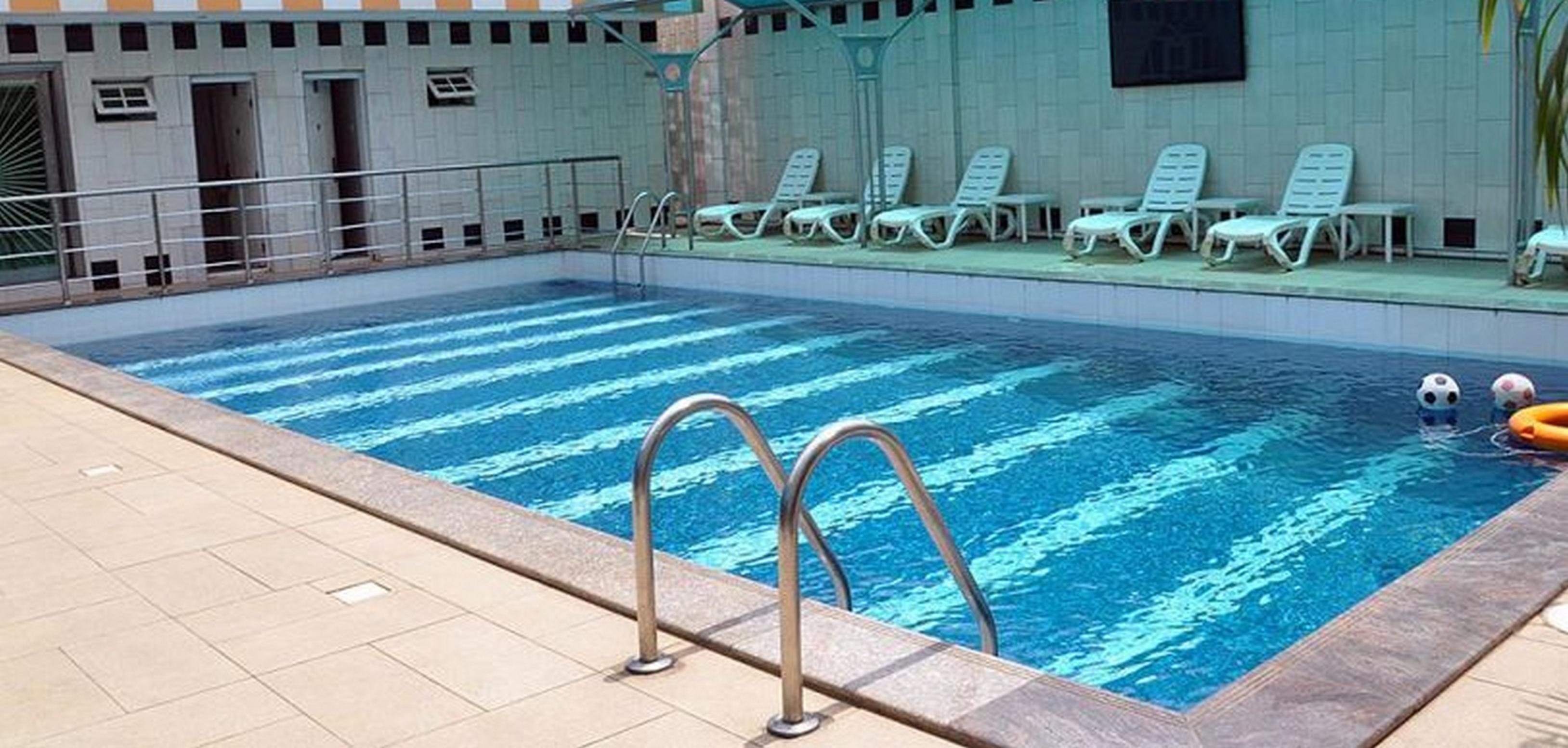 Vista Piscina Royalview Hotel and Suites