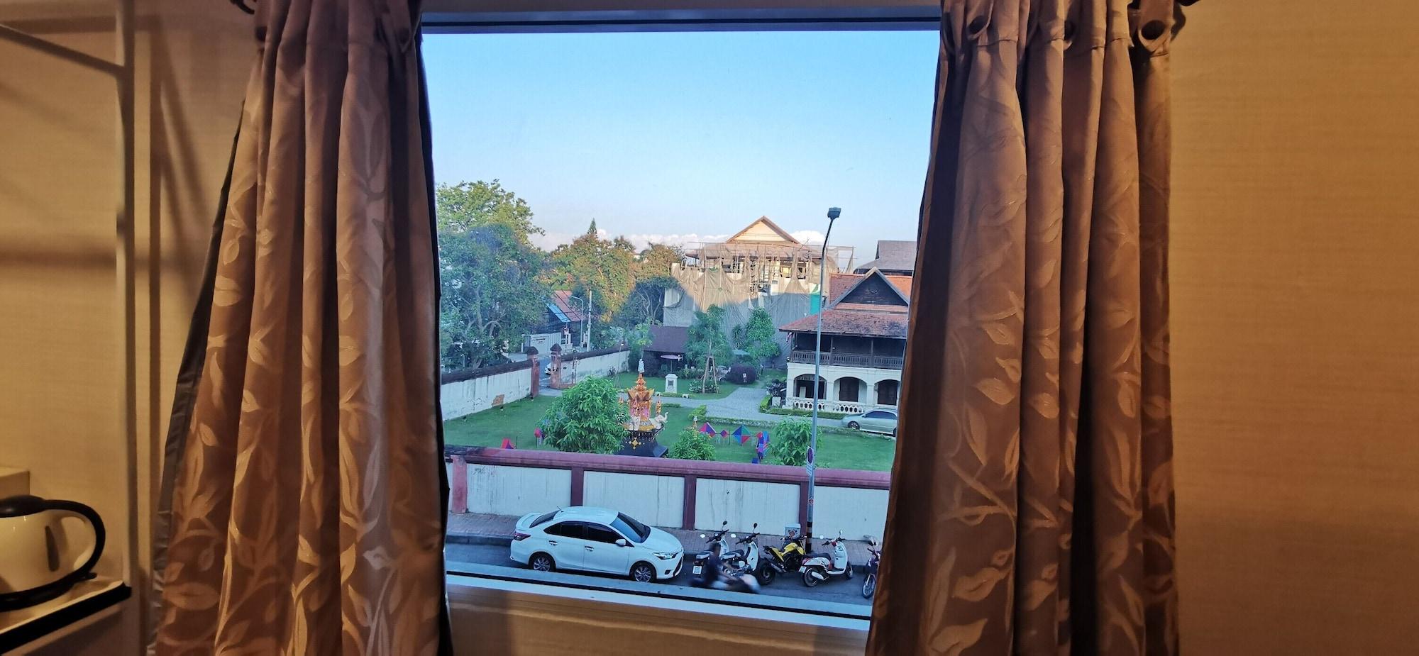 Varios Parasol Inn Chiang Mai Old City