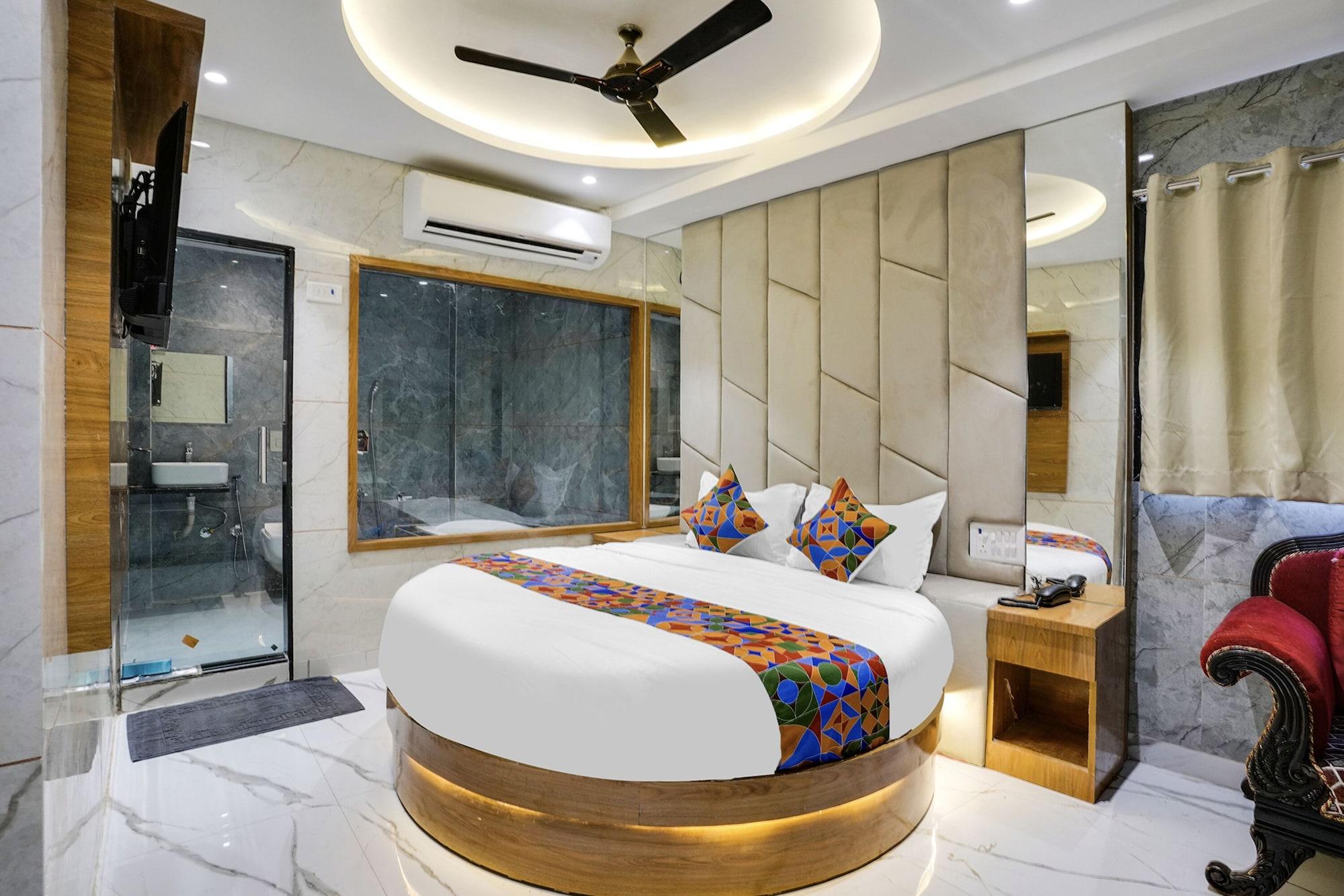 Varios FabHotel Regal Residency