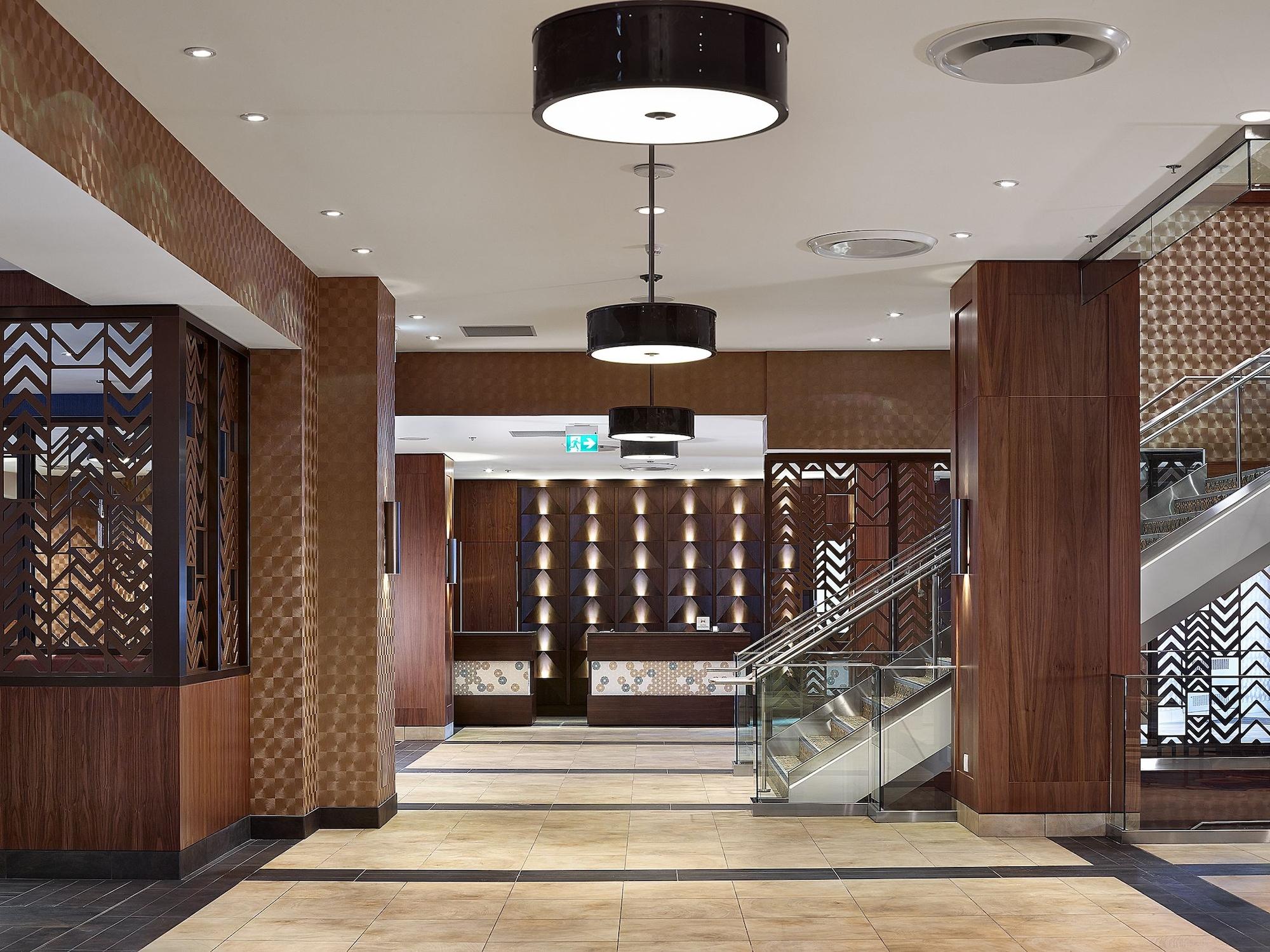 Vista Lobby DoubleTree by Hilton Hotel & Conference Centre Regina