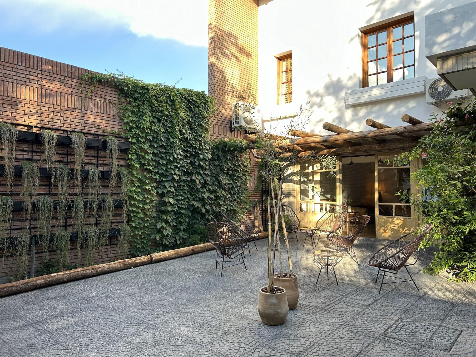 Vista Exterior Oeste Suites