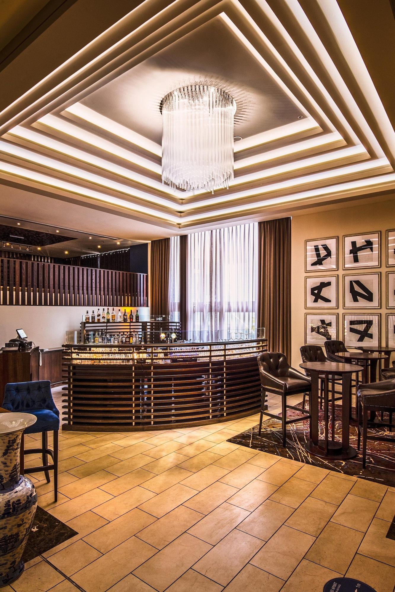 Vista Lobby Sheraton Heathrow Hotel