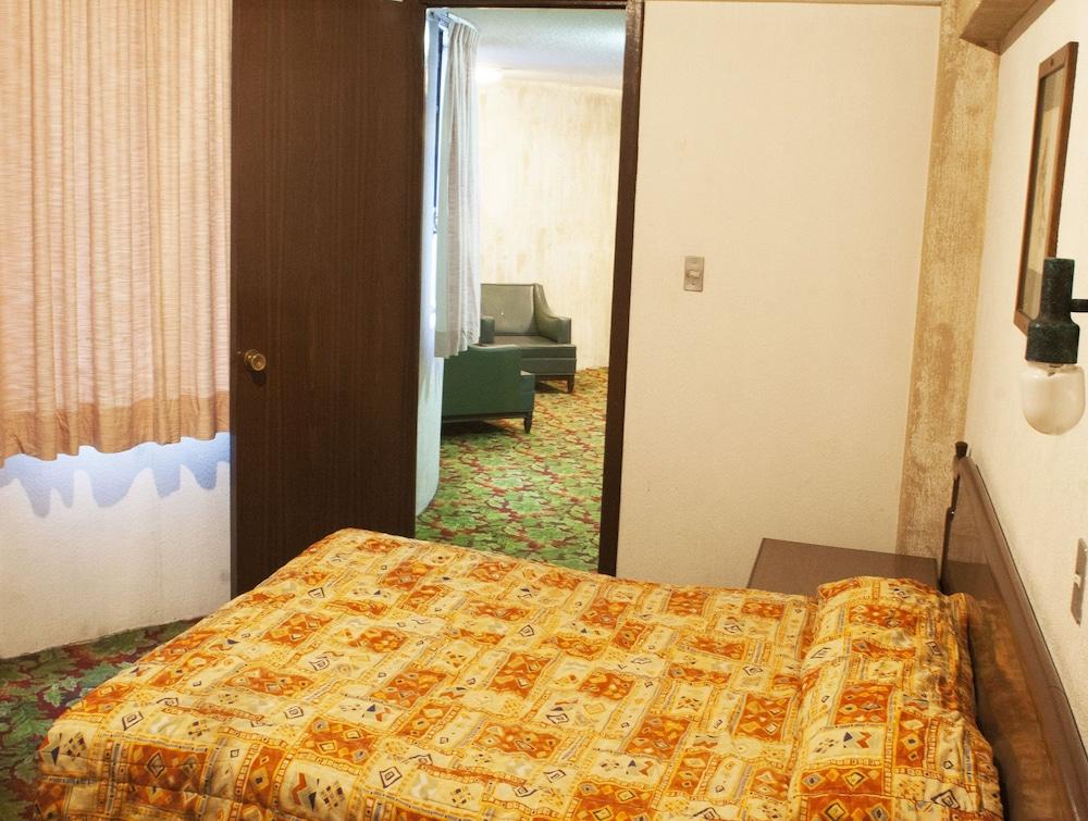 Habitación suites Madrid 11