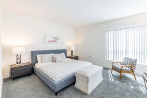 Renta temporal - 3br/3ba Fully Furnished Apartment In Hollywood 3 Bedroom Apts by RedAwning