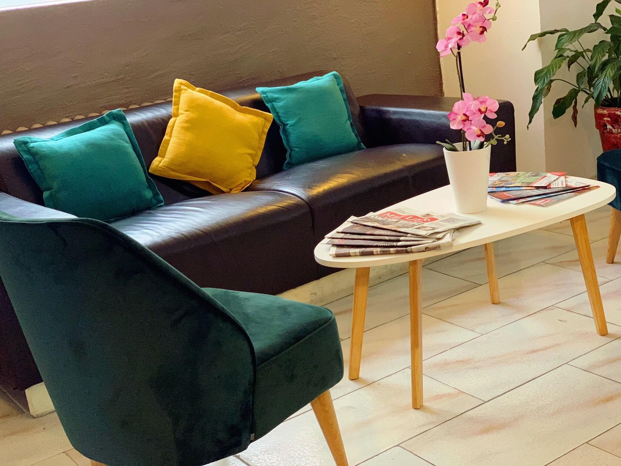 Vista Lobby Empire Hotel