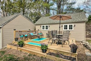 Alquiler Vacacional - Remodeled Farmhouse in Waterford Near 2 Beaches!