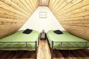 Alquiler Vacacional - Buck Tiny Luxury Cabin on Lake with Arcade