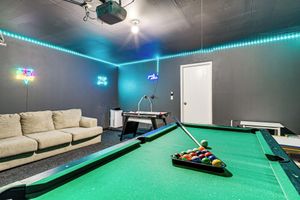 Alquiler Vacacional - Family Home w/ Game Room & Deck in Spring!