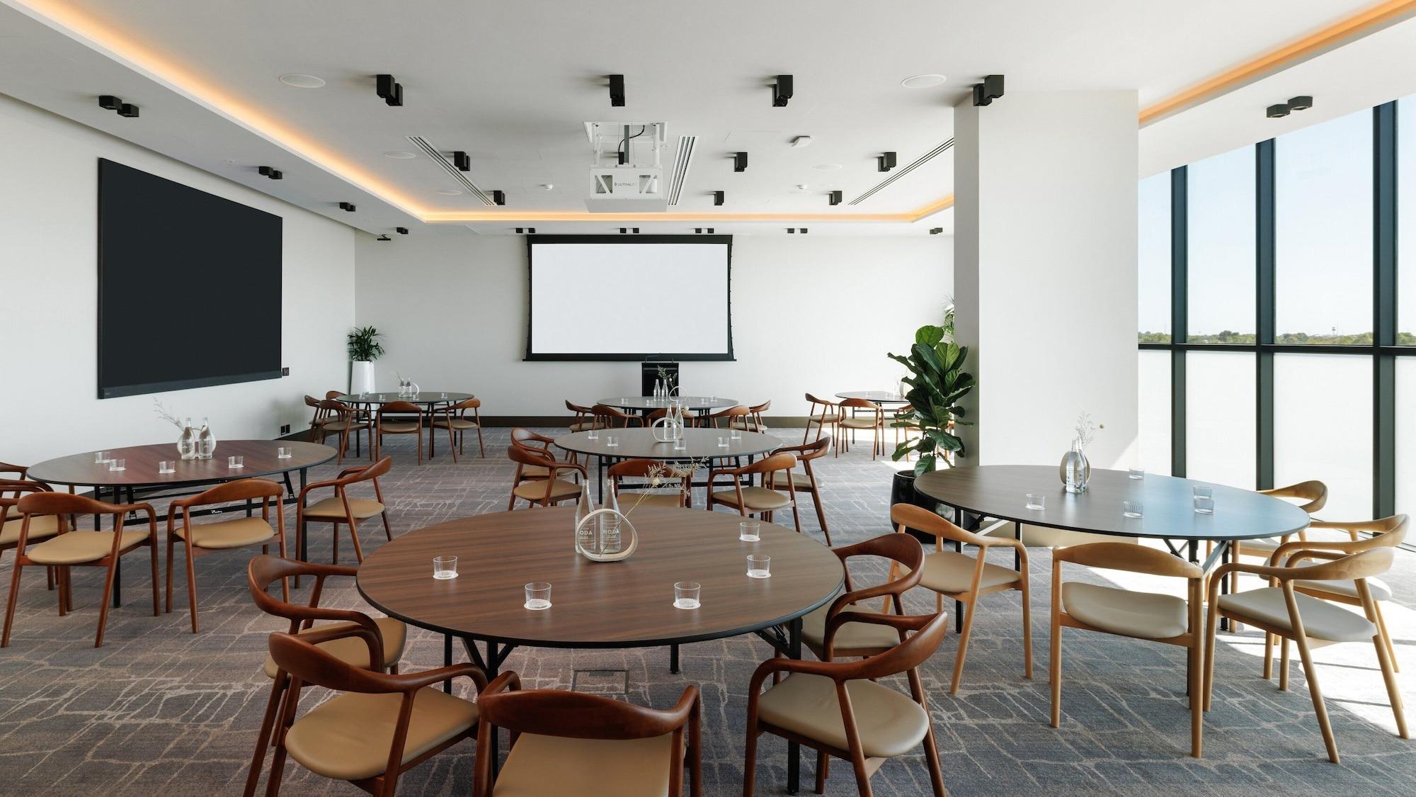 Sala de Reuniones Crowne Plaza Adelaide Mawson Lakes by IHG