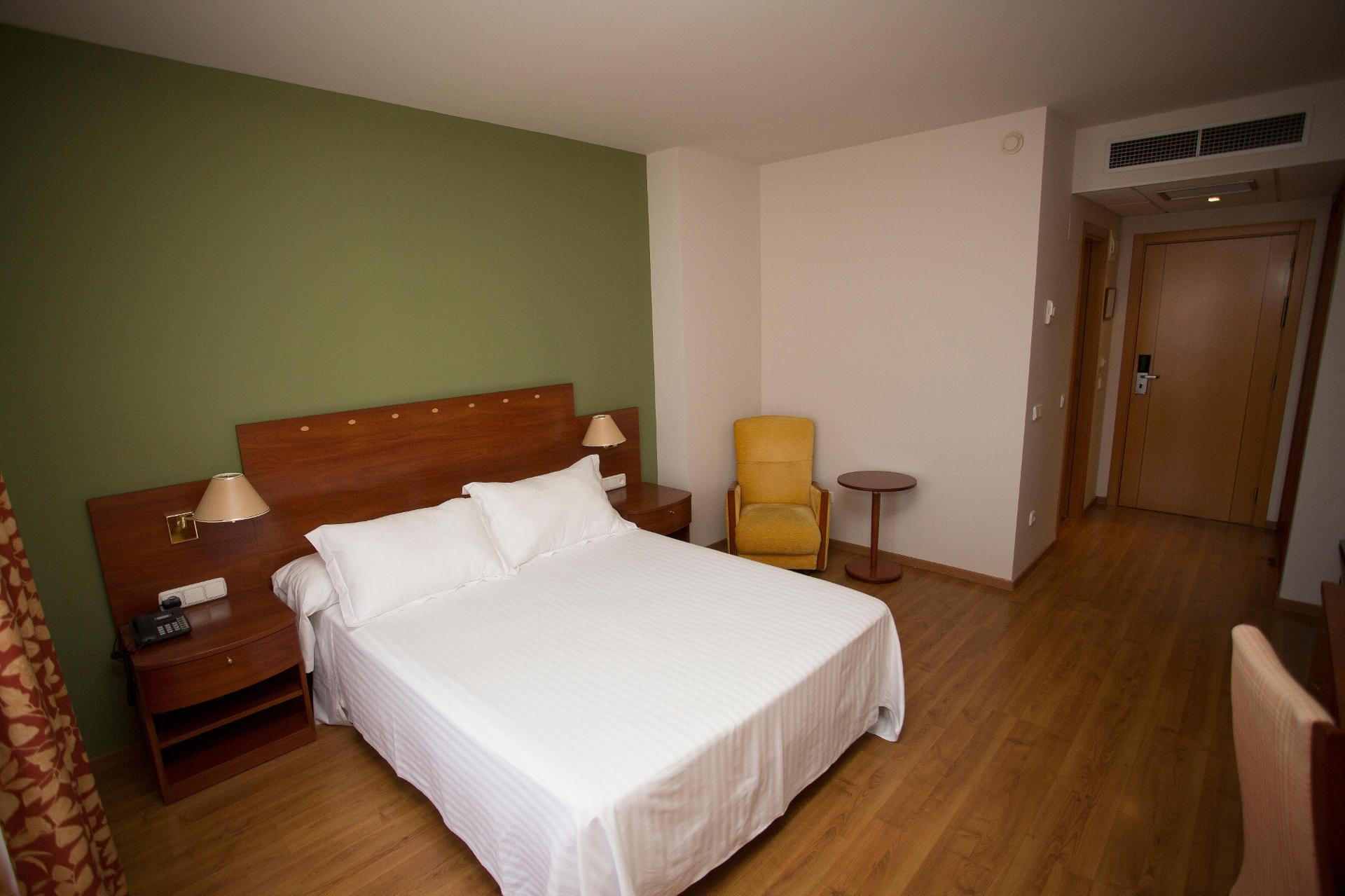 Vista Exterior Avenida Hotel Almería