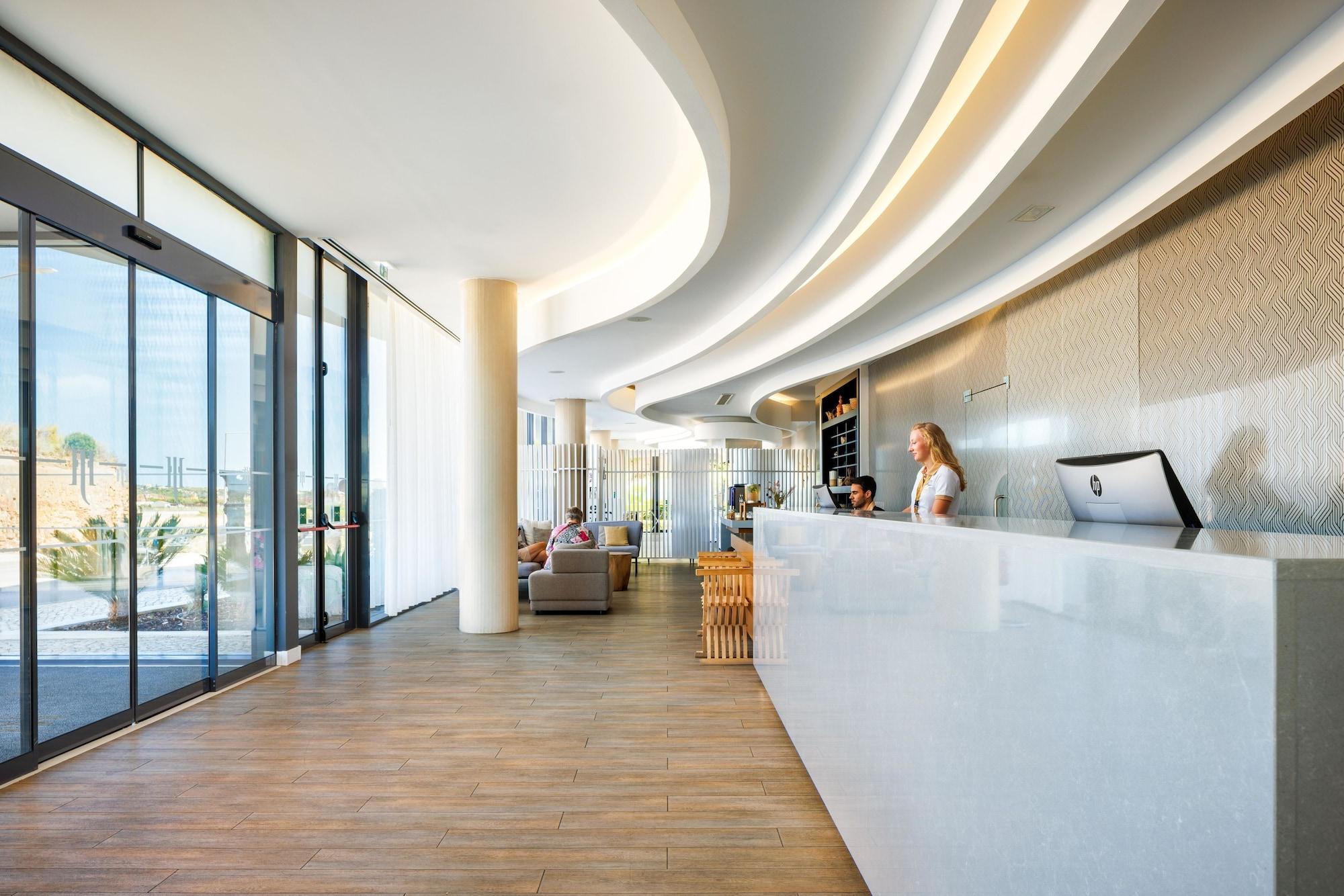 Vista Lobby Jupiter Marina Hotel - Couples & Spa