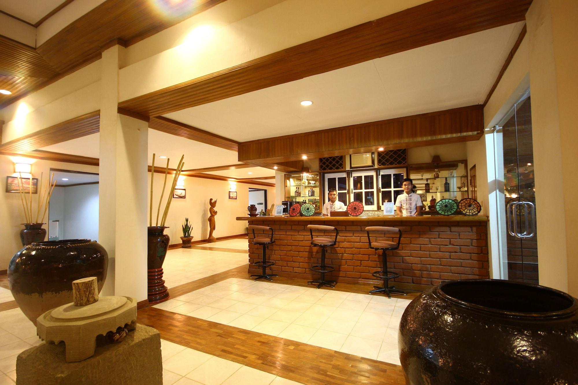 Bar/Salón Arthawka Hotel