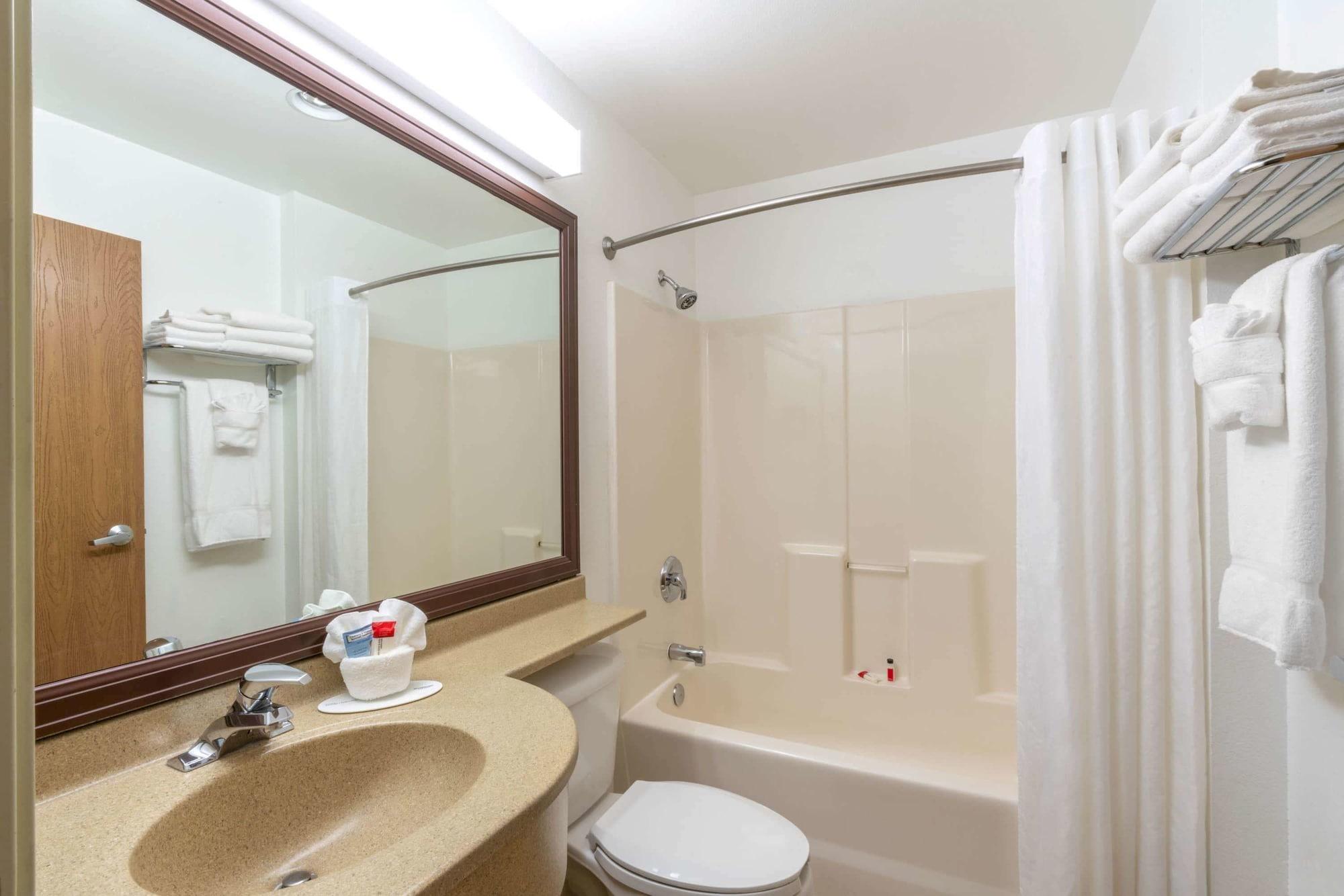 Equipamiento de Habitación Microtel Inn & Suites by Wyndham Raton