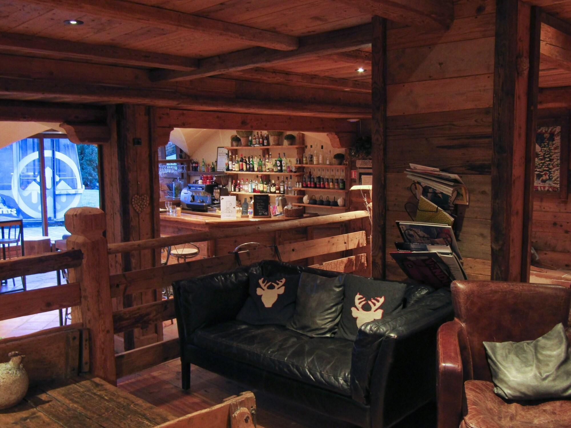 Bar/Salón Les Grands Montets Hôtel & Spa
