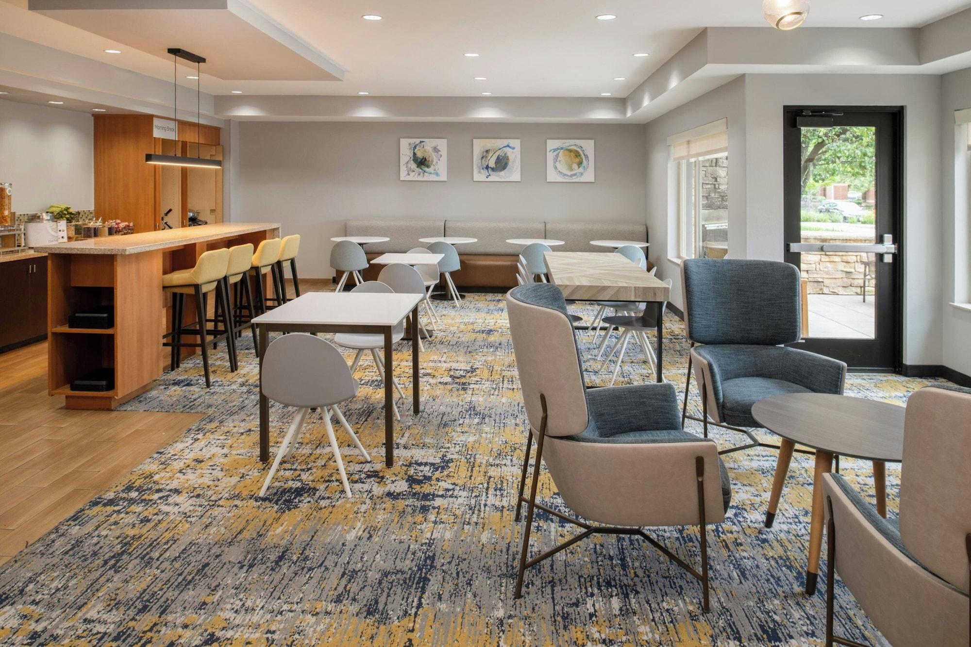 Restaurant TownePlace Suites Redding