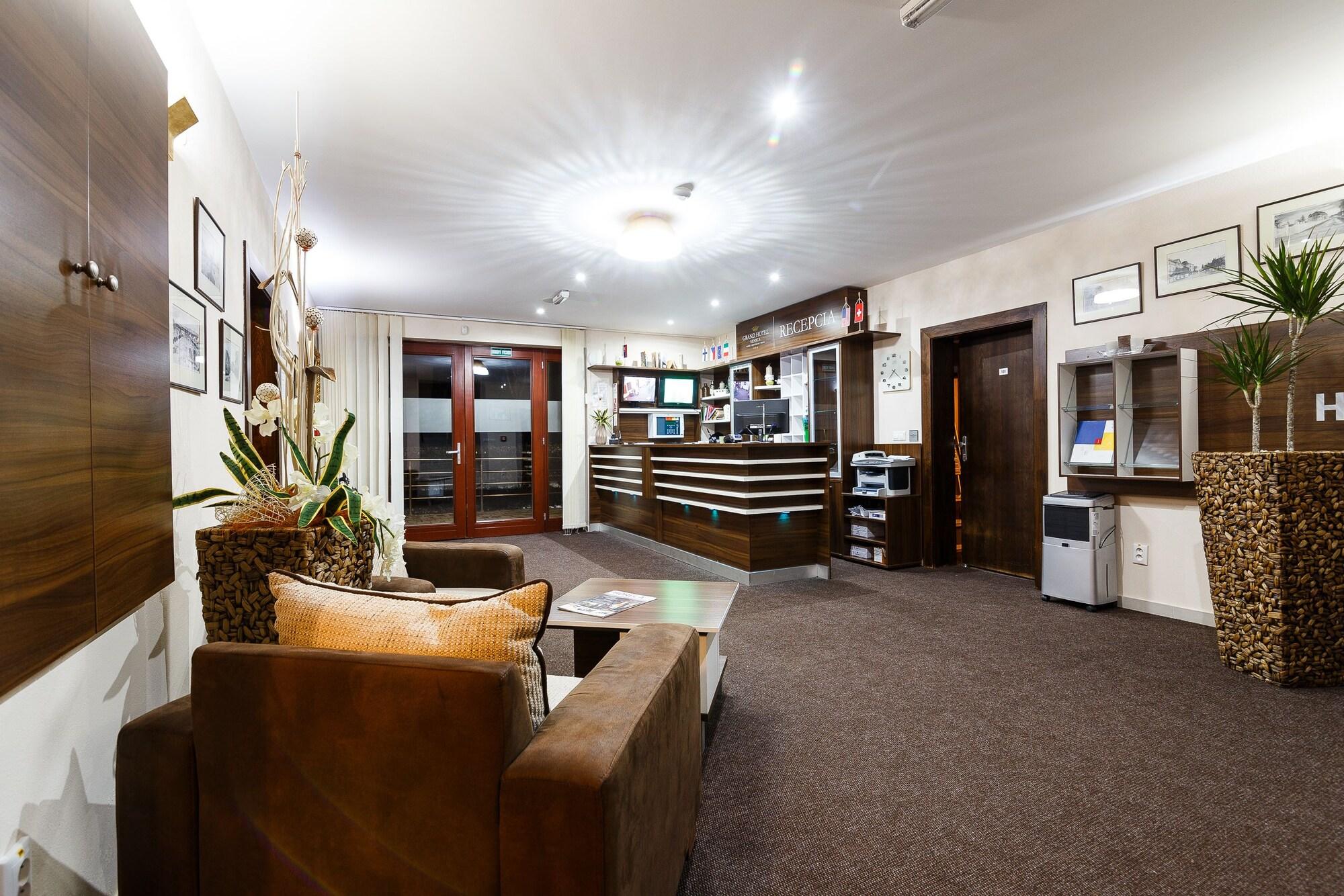 Vista Lobby Grand Hotel Senica