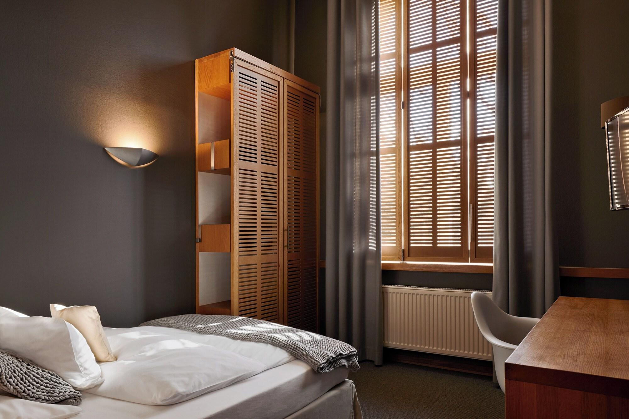 Varios YoHo - the young hotel