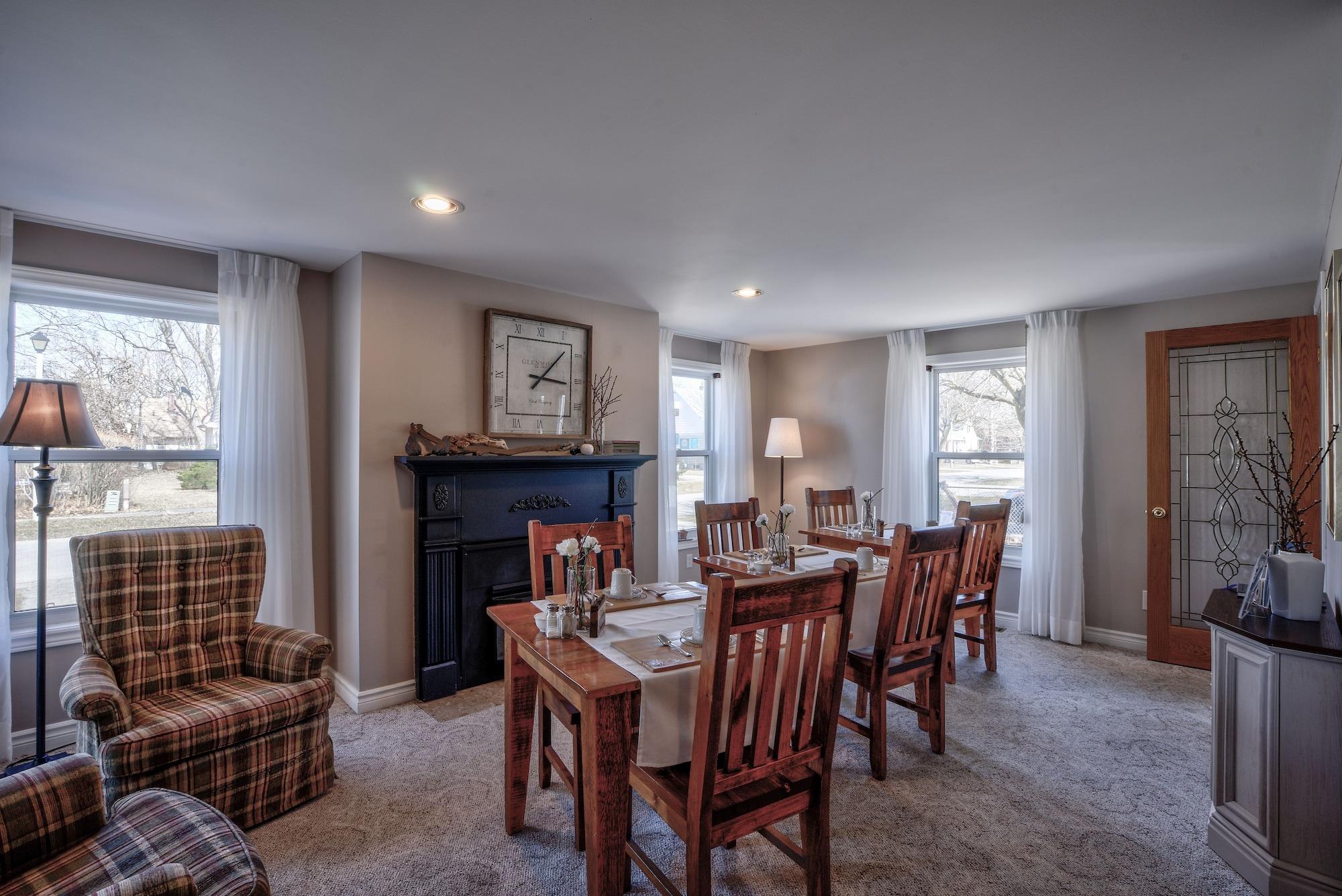 Restaurant Finlay House Bed and Breakfast Niagara - on - the - Lake