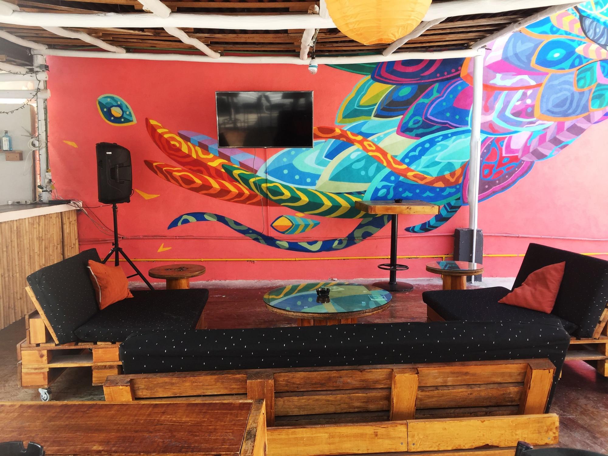 Bar/Salón Wabi Hostel