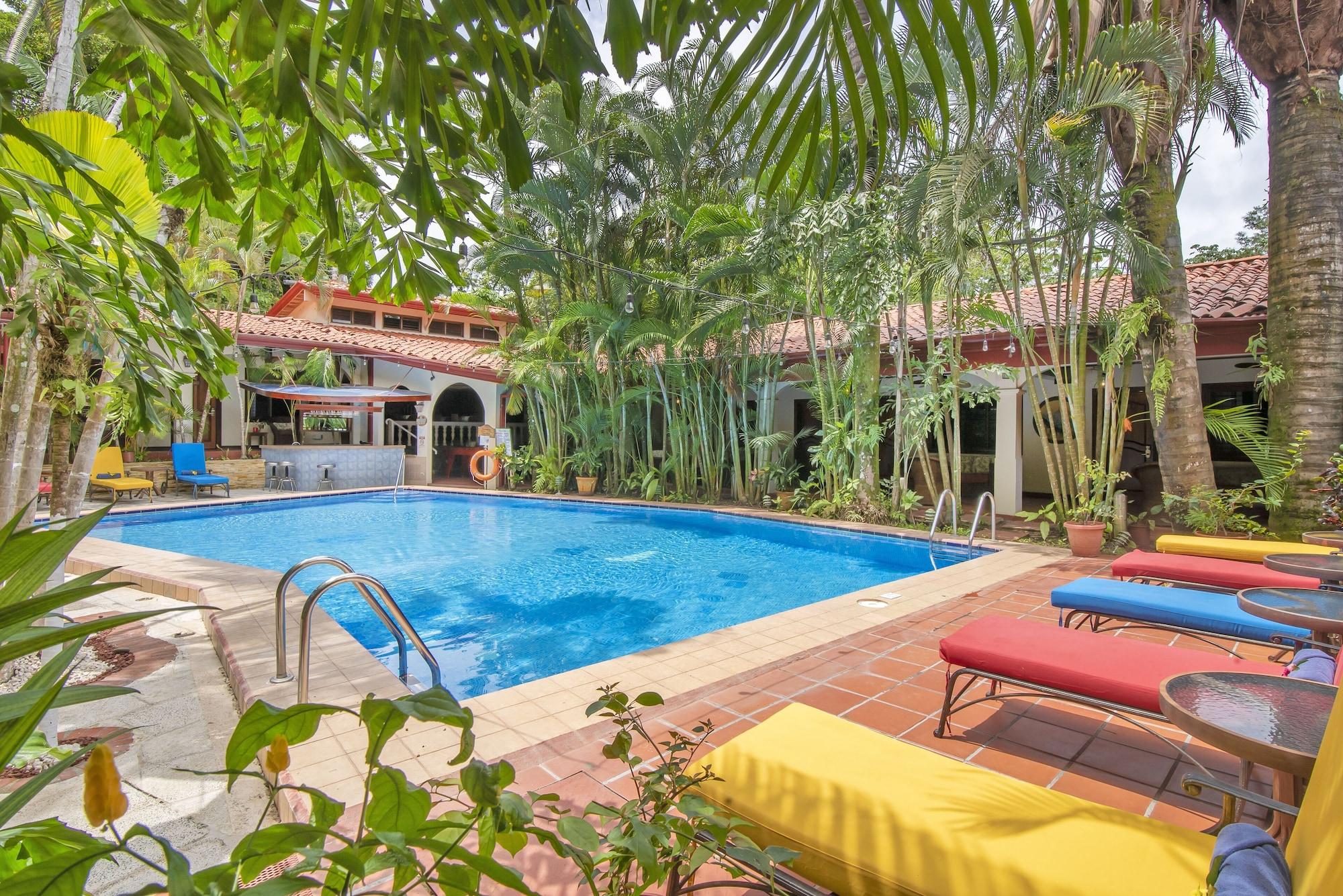 Vista Piscina Hotel Villas Lirio