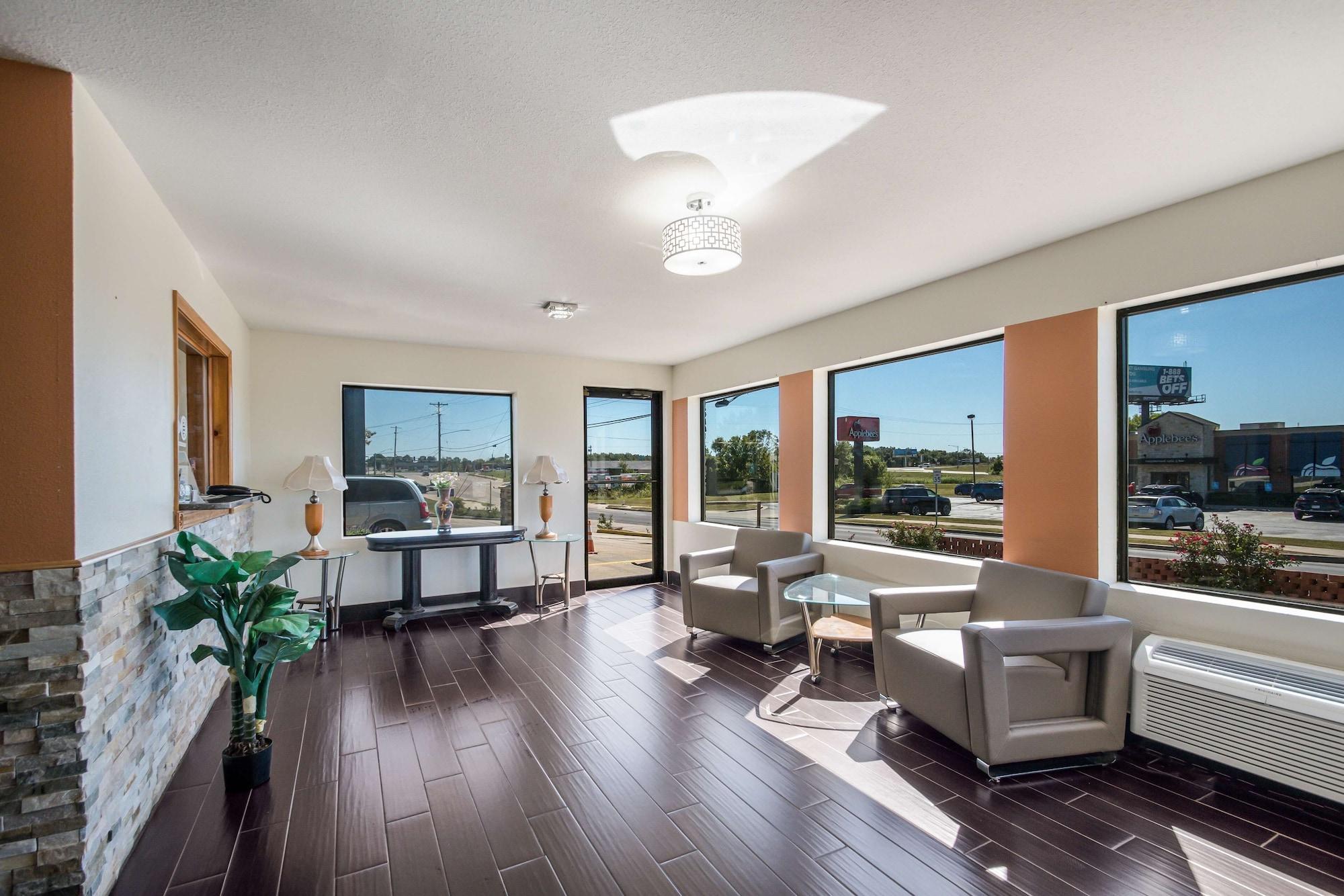 Vista Lobby Americas Best Value Inn & Suites Harrisonville