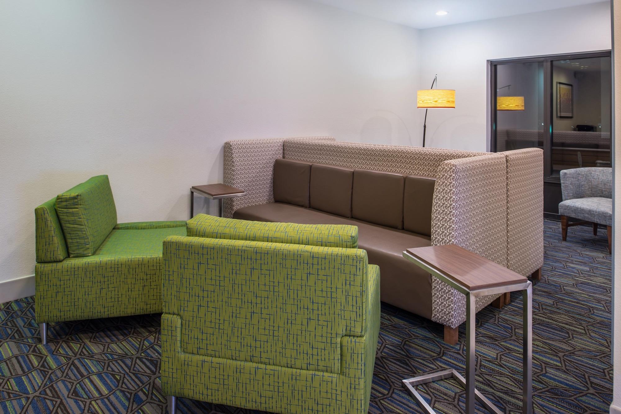 Vista Lobby Holiday Inn Express Hotel & Suites Tampa-Anderson Rd/Veteran by IHG