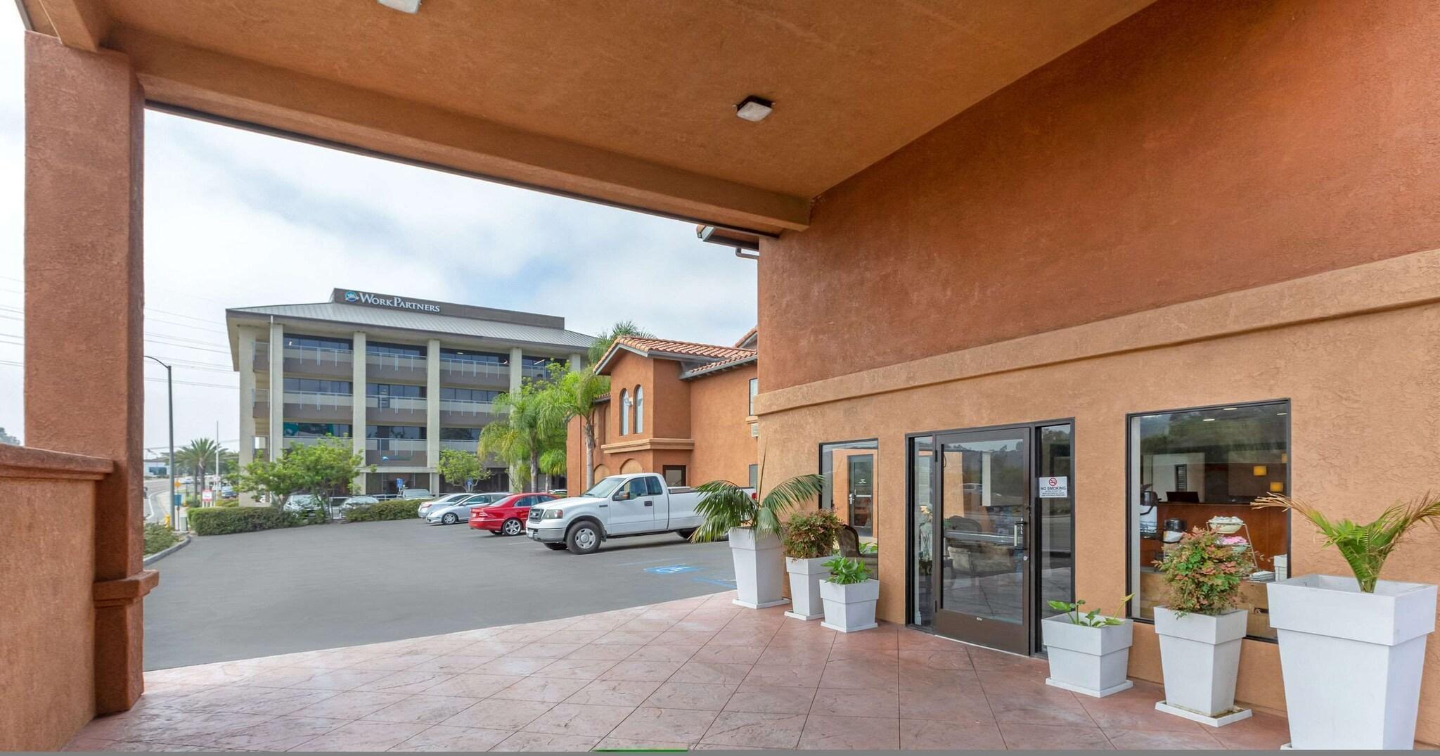 Vista Exterior Quality Inn & Suites Oceanside near Camp Pendleton