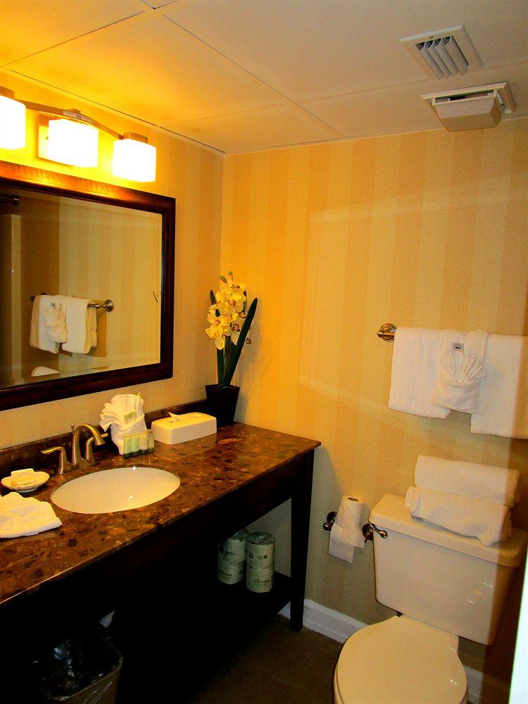 Set de Habitación Charthouse Hotel & Suites