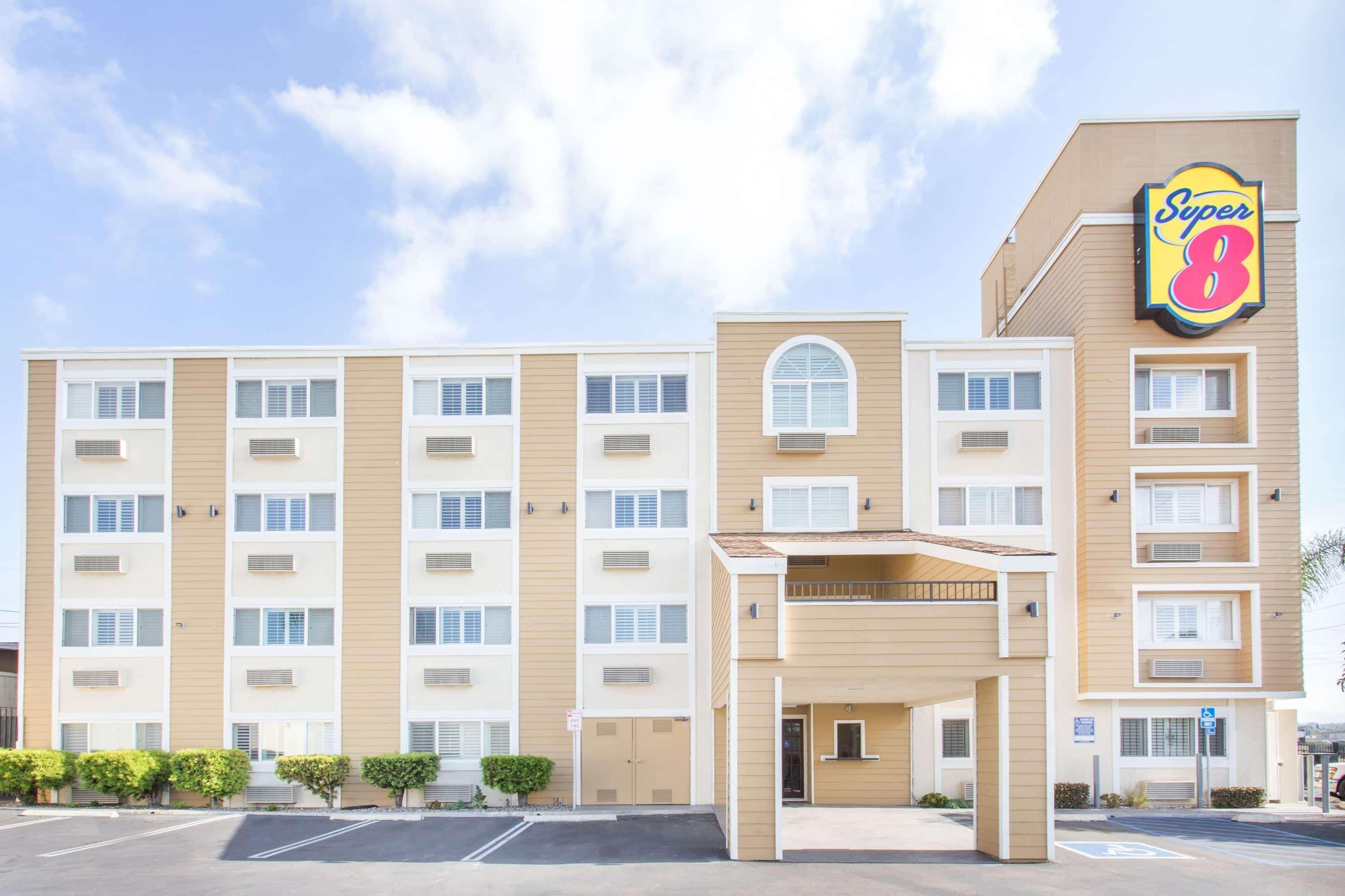 Vista Exterior Super 8 by Wyndham National City Chula Vista