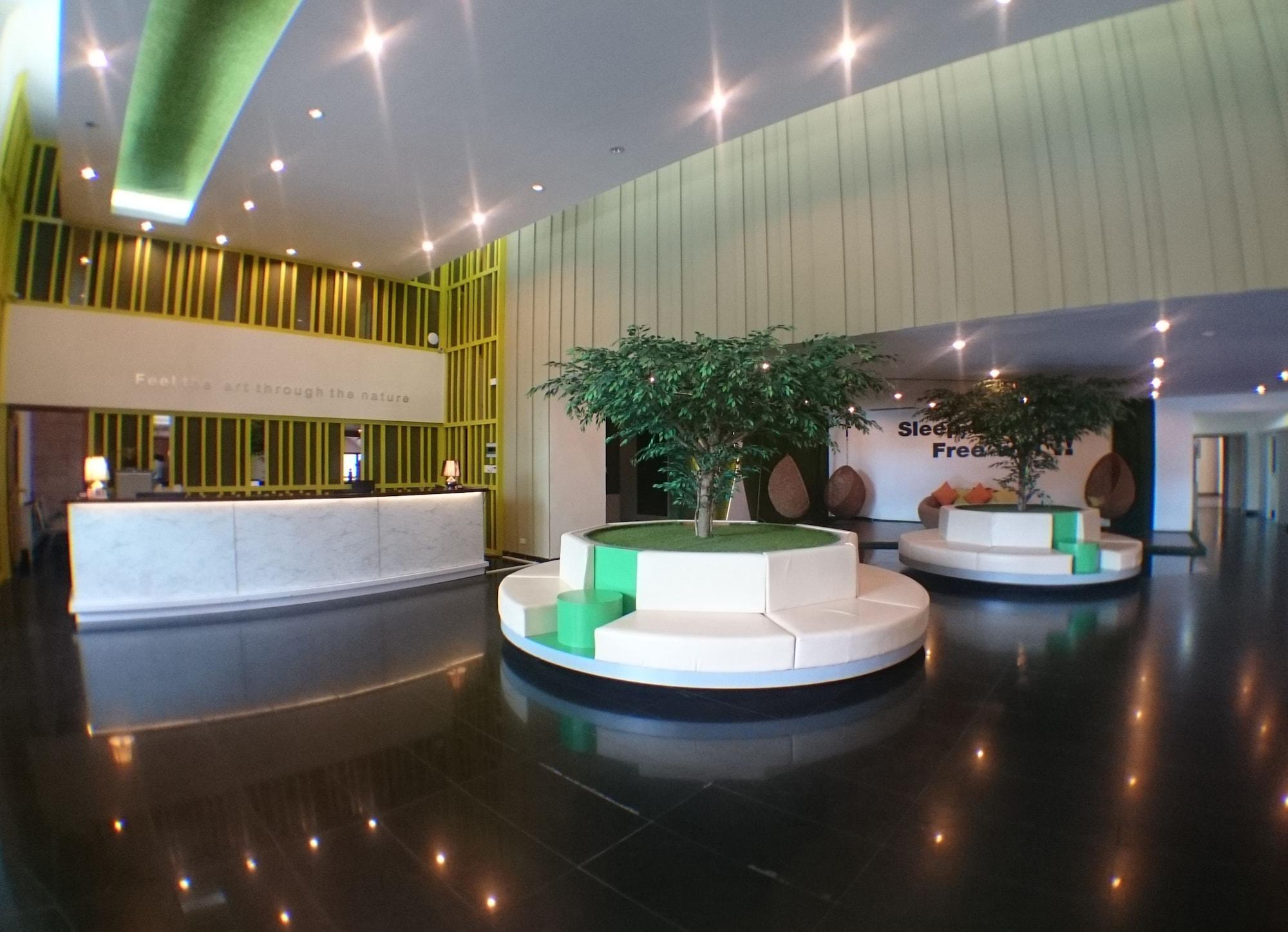 Varios Ton Koon Hotel