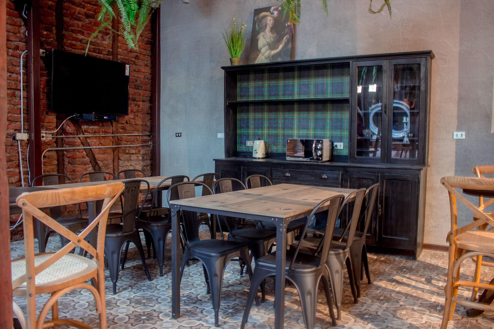 Restaurant Happy House Hostel Backpackers