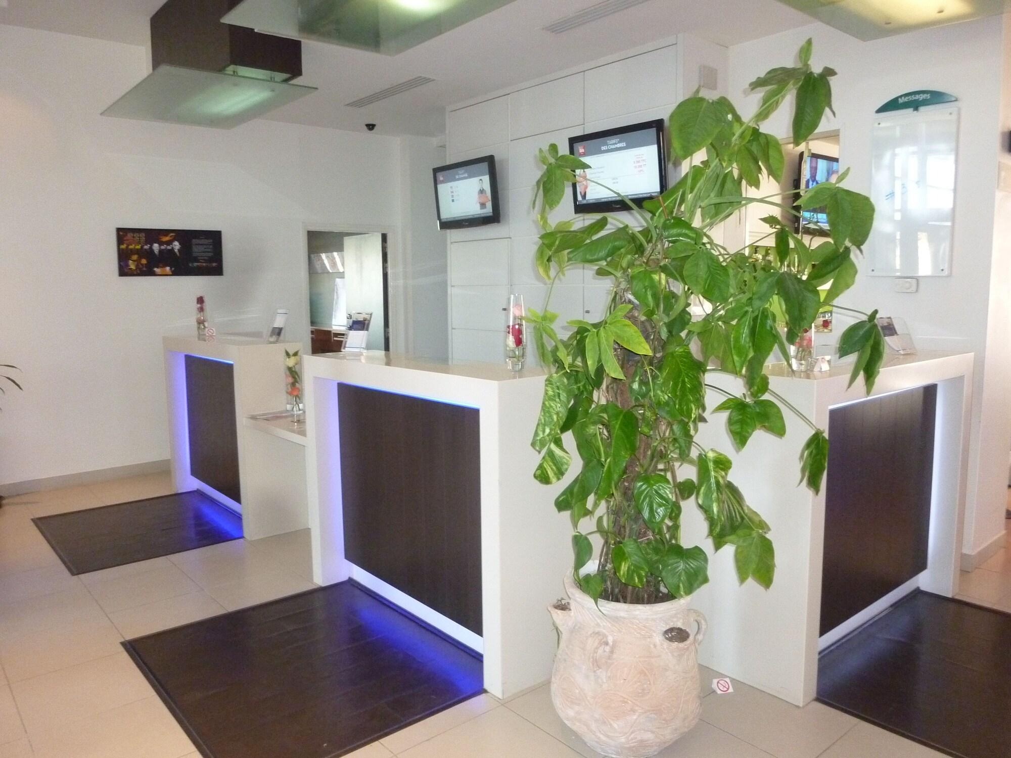 Vista Lobby ibis Oran Les Falaises