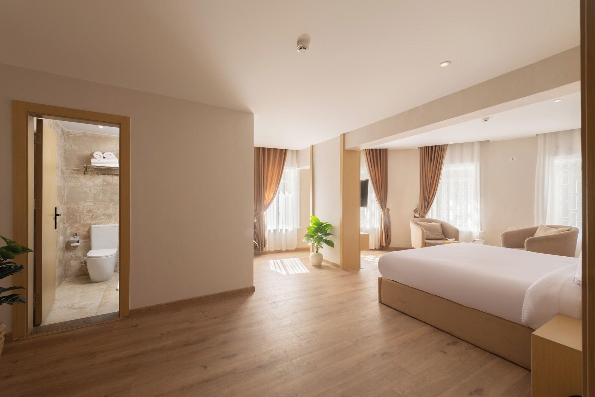 Varios Elegance Grand City Hotel