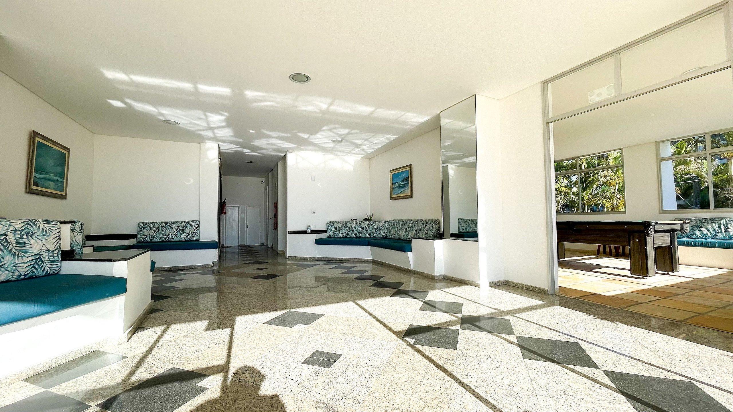 Vista Lobby Condomínio Encantador Frente Mar e com Piscina