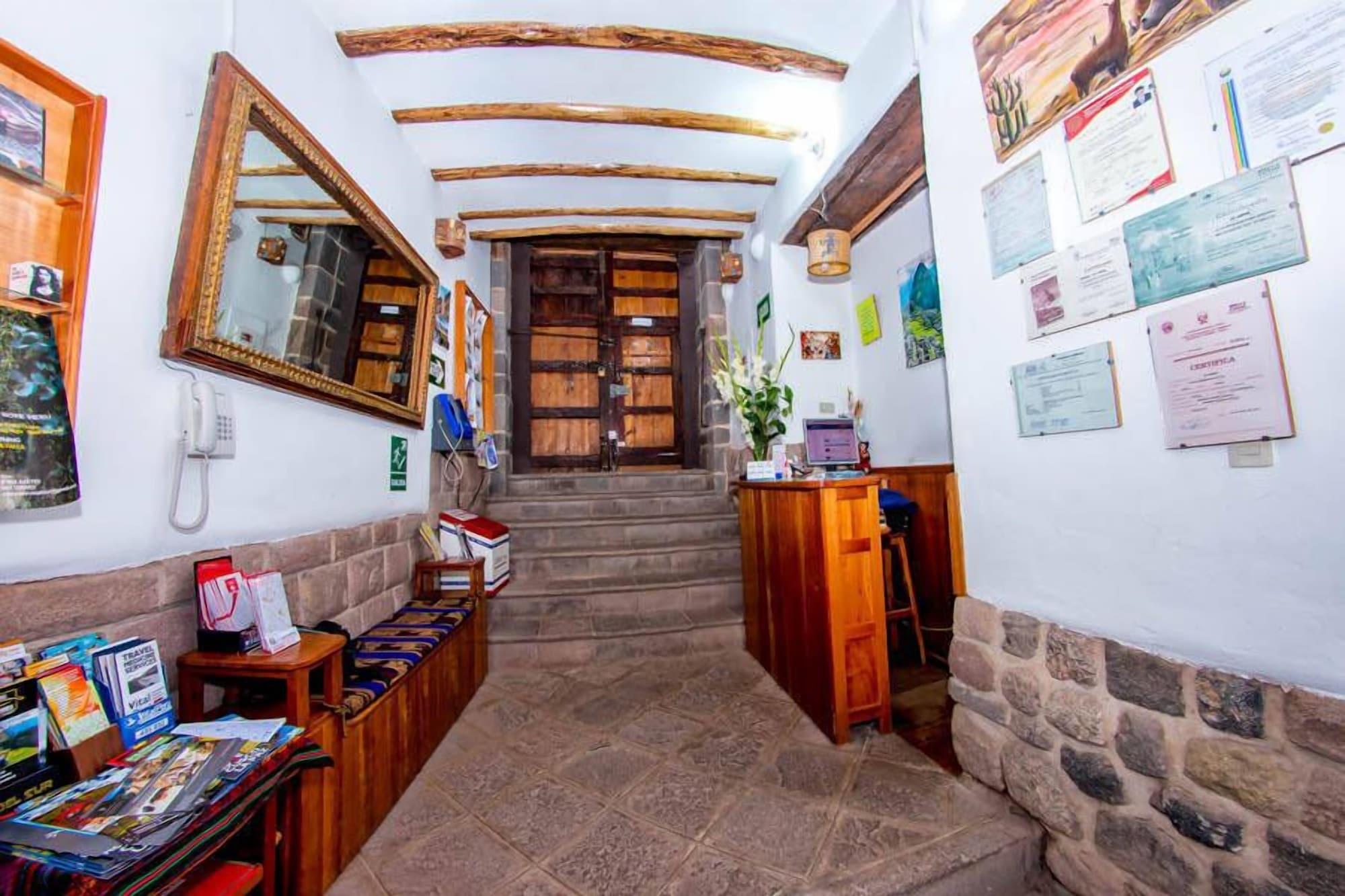 Vista Lobby Hostal El Grial